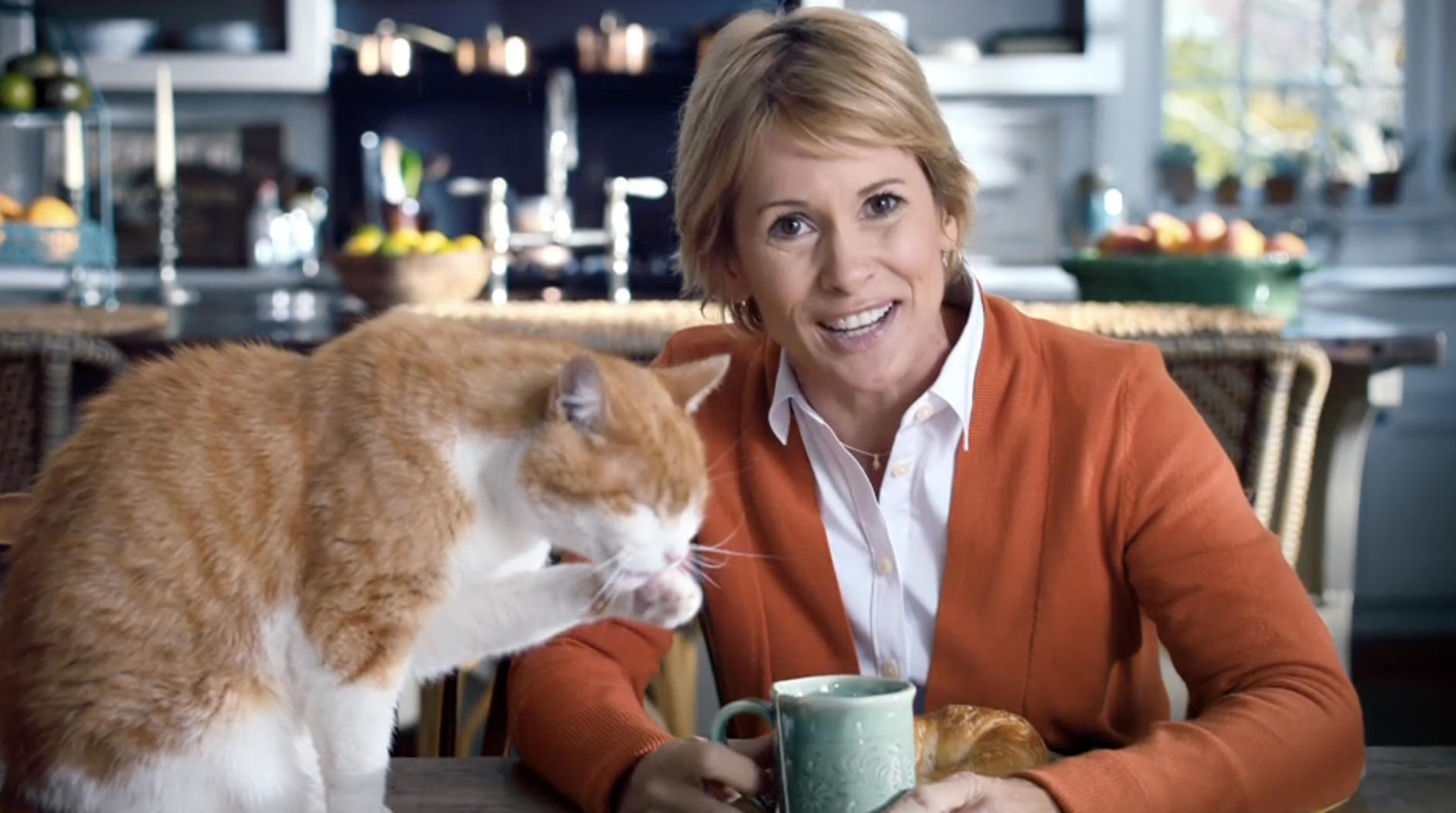 BLUE BUFFALO - Naturally Fresh w/Jasper, the cat