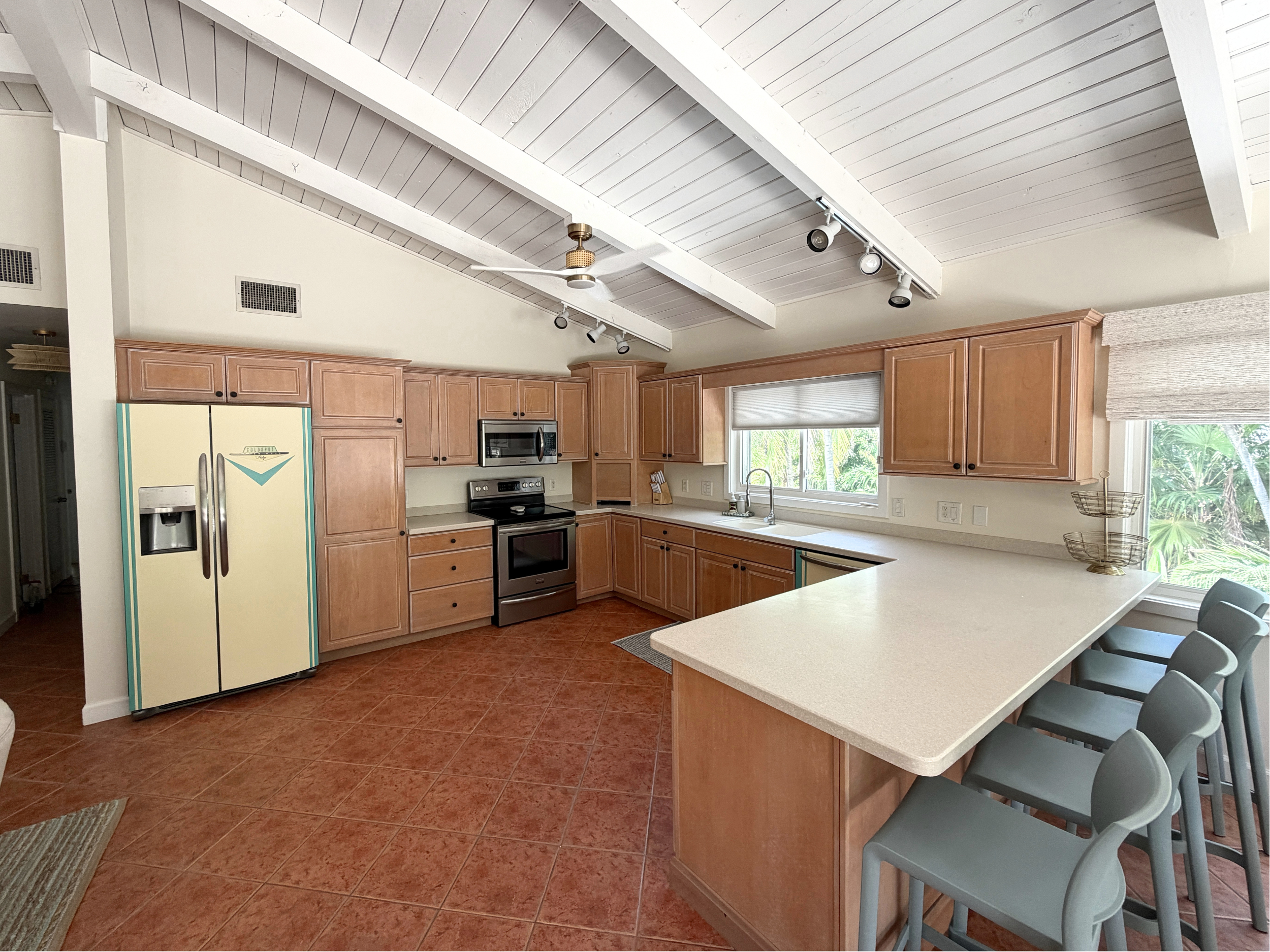 A spacious kitchen and dining area, Tavernier, fl vacation