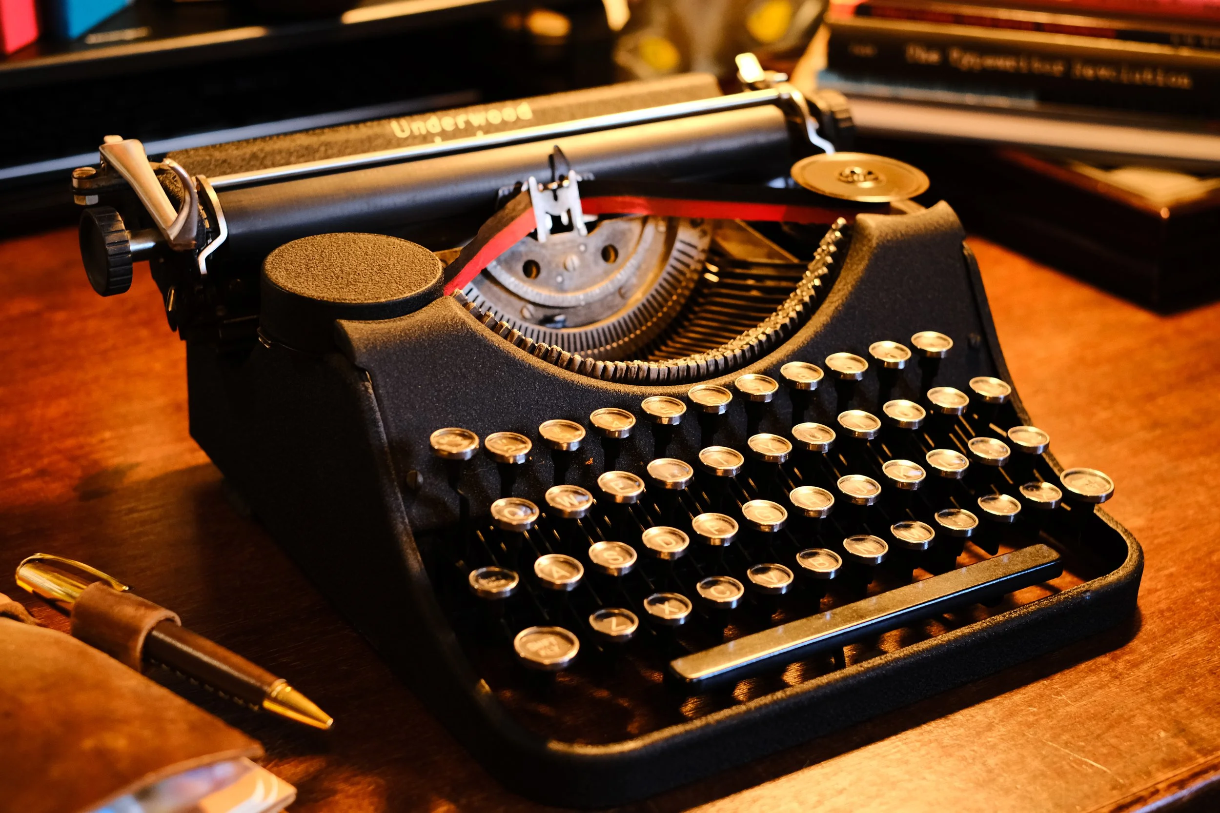 1938 Underwood Leader black with glass keys and a missing ribbon cover making it look like it wears a monocle