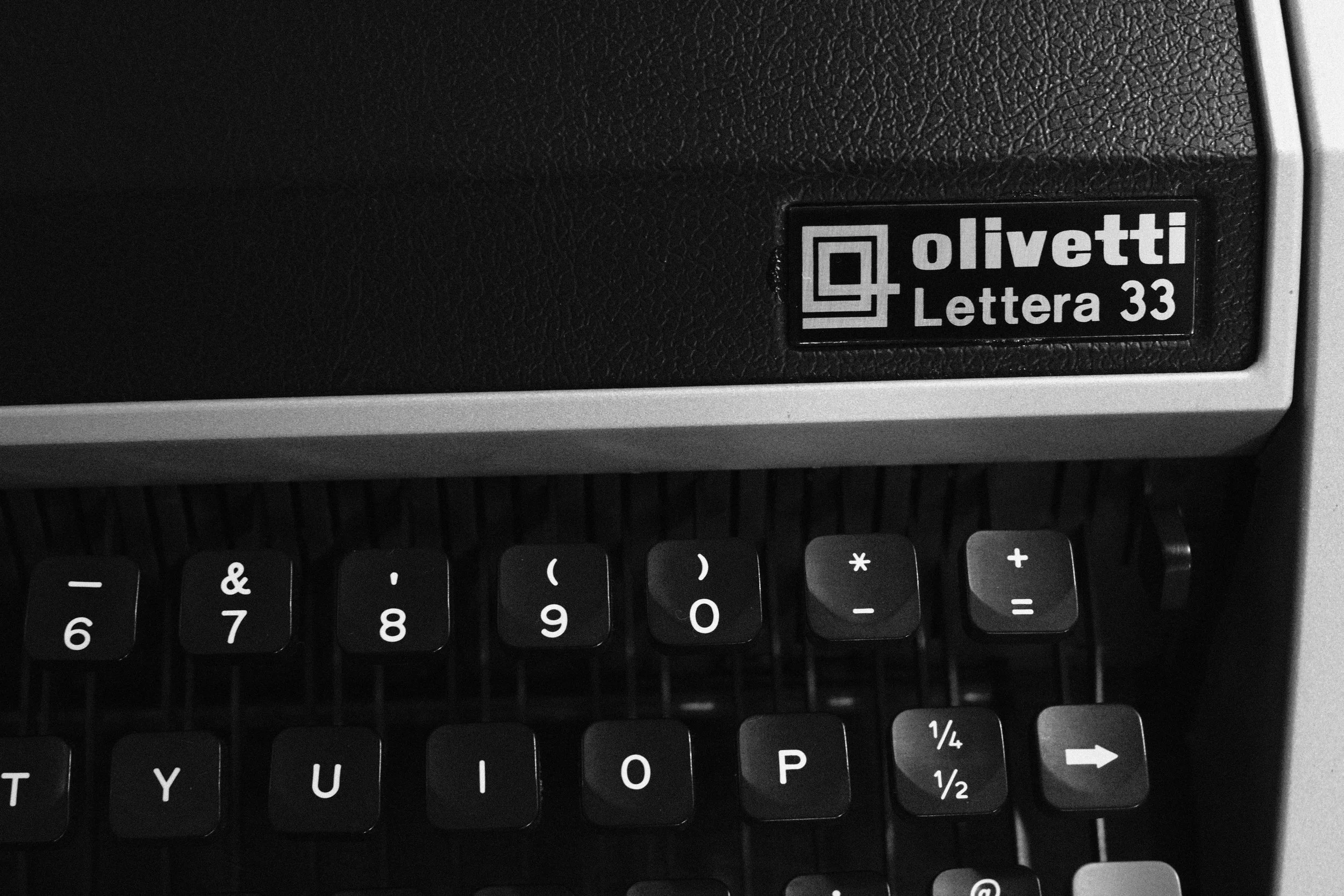 Olivetti Lettera badge