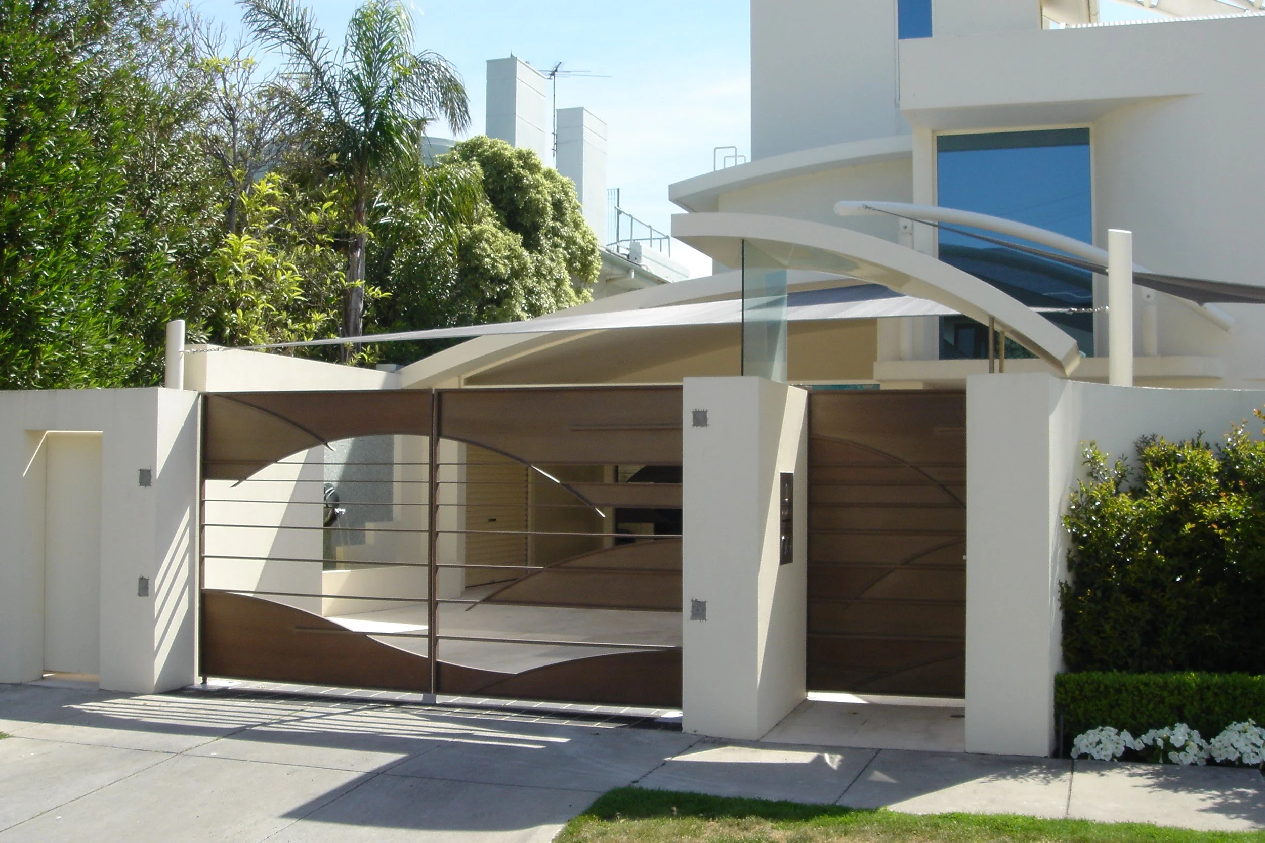 bronze stainless gates pedestrian automatic heat treated 00017 copy.JPG