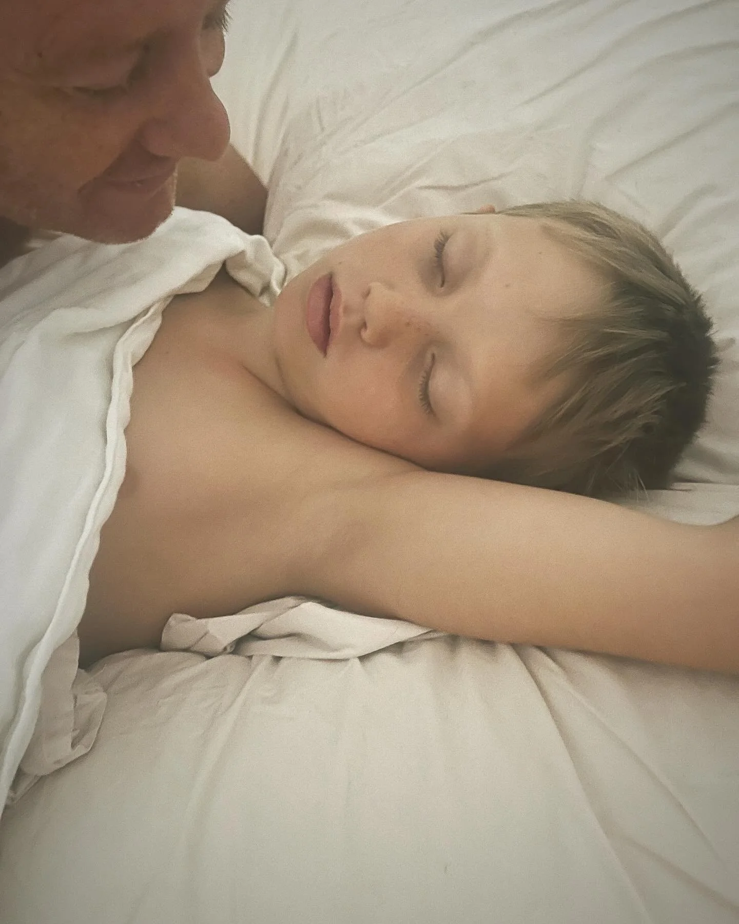 Photographer, Chase Jarvis once said &ldquo;the best camera is the one that's with you&rdquo;, and here&rsquo;s a perfect example&hellip;an early morning iPhone precious pic which will make it to the 2023 Family Album (that I&rsquo;m yet to start!). 