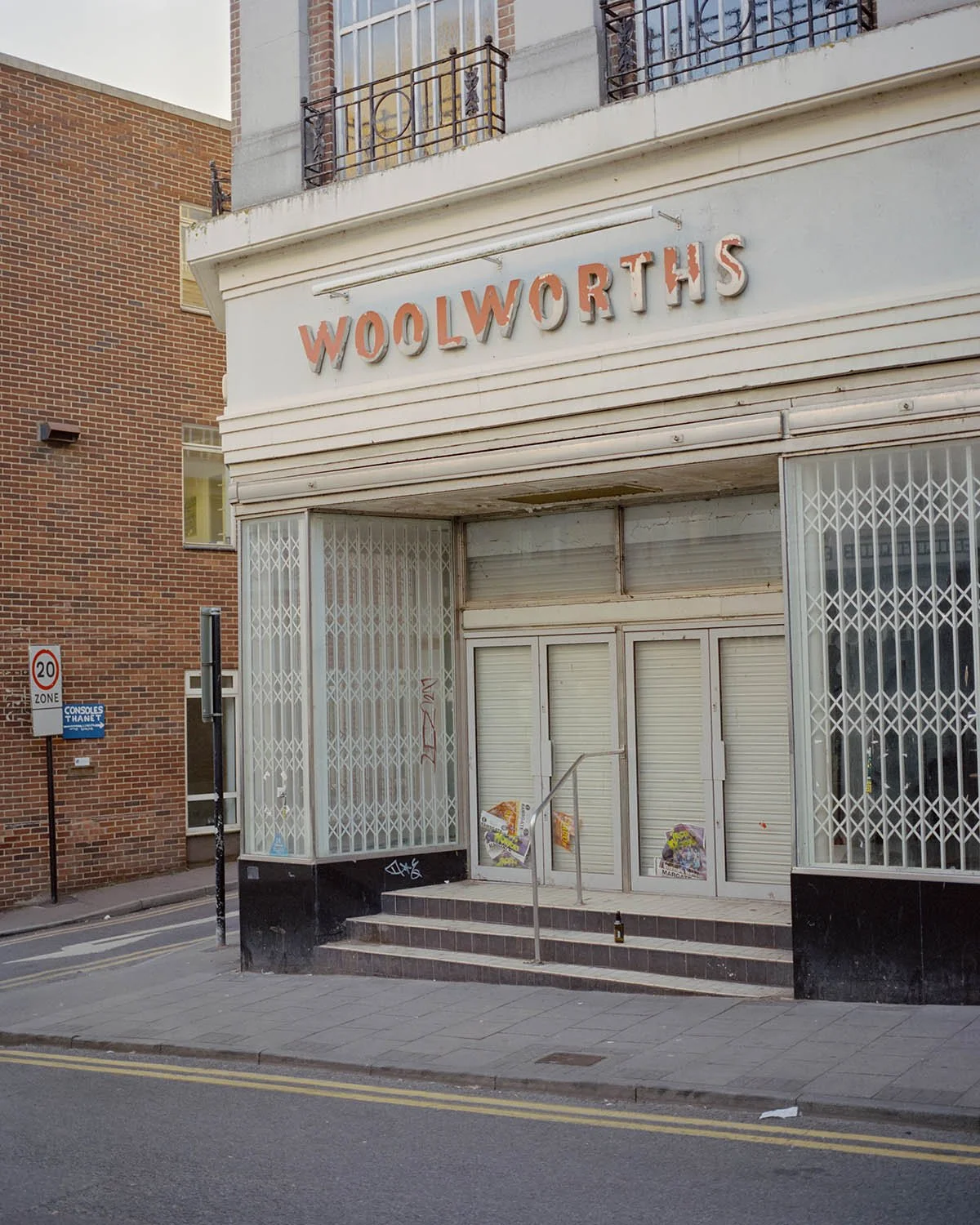 WOOLIES 001.jpg