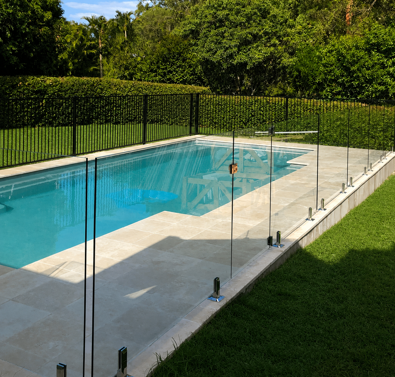Glass and aluminium pool fencing