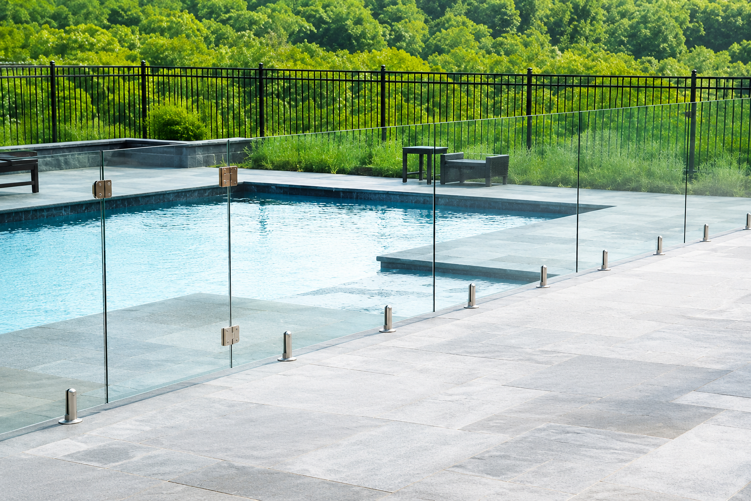 Swimming pool fencing swift powdercoating