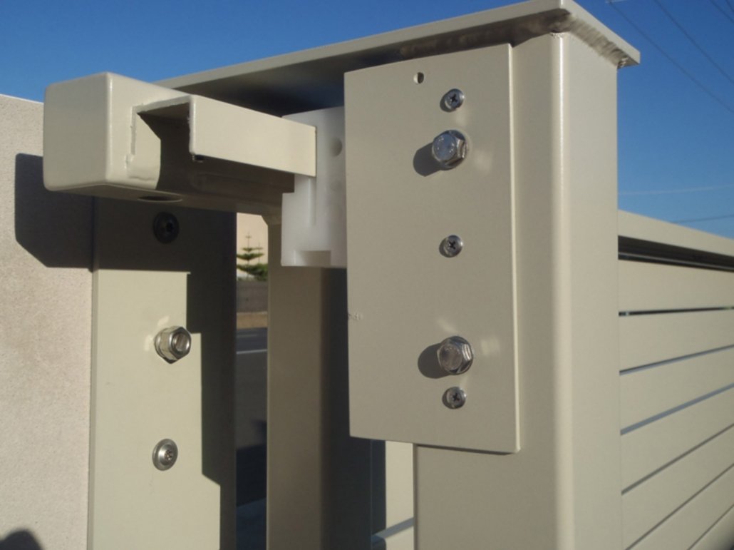 Metal fence gate