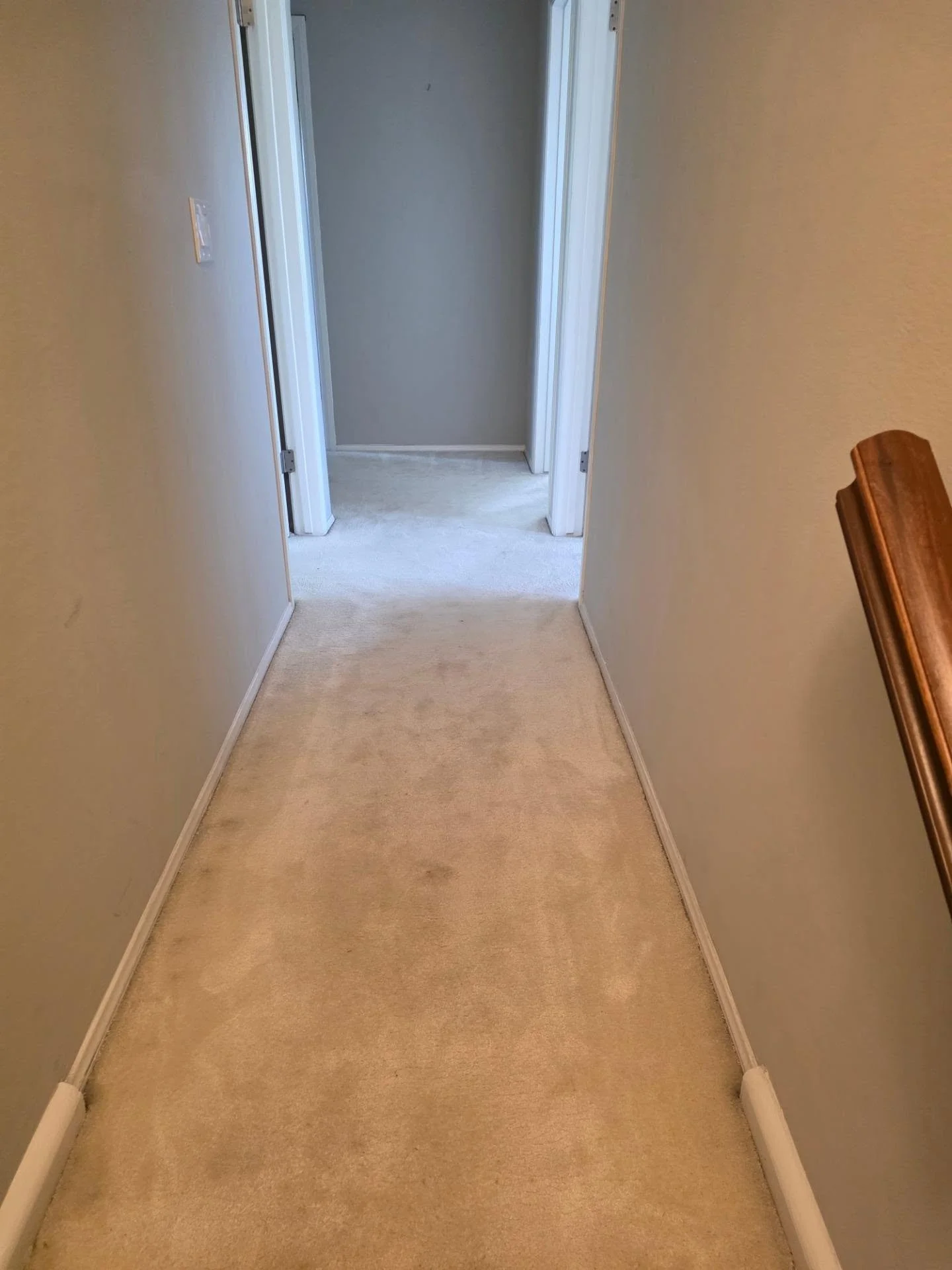 Before and after shots of the latest transformation in Tustin.  Thanks again @heyandyjay for letting me update your beautiful new home with new carpet and baseboards. 👌
