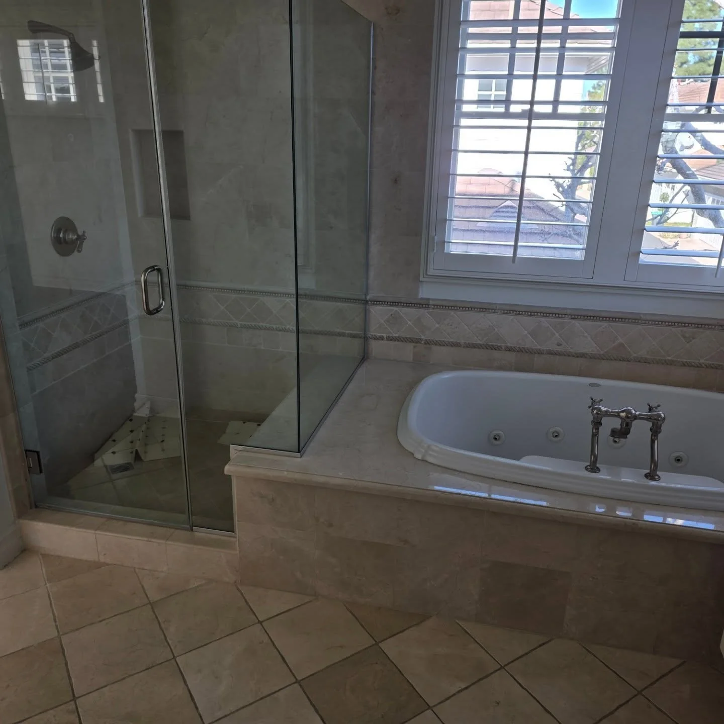BEFORE/ AFTER: Updated this Master bathroom floor, not all changes have to be big to feel good.  We hooked this customer up with great installation only took 3 days demo to finish 💪

#onefordroad #ocflooring #dtcfloors