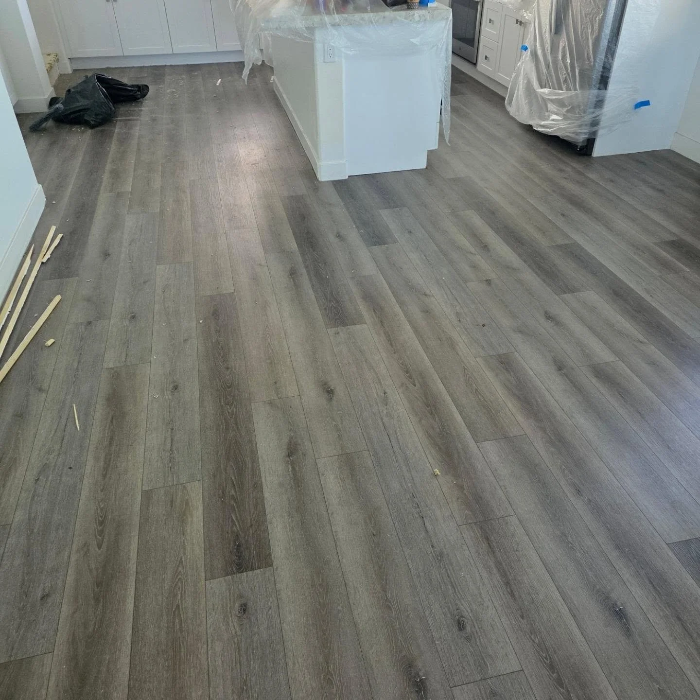 Another before and after of our newest completed project for an Anaheim 3 floor condo.  The customers are really happy with the modern style and accents of herringbone in the bathrooms and entry.  Really proud of this one 💪

#ocflooring #anaheim #he