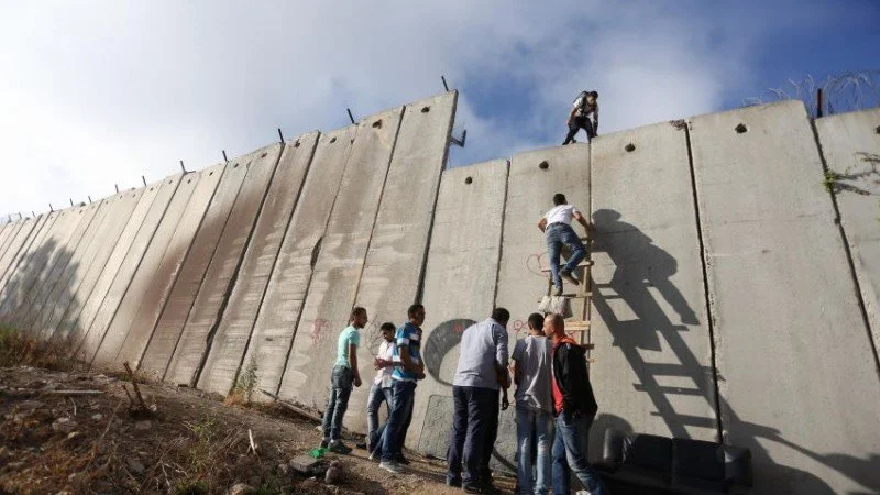 ماذا يحدث حين يفقد سوق العمل أكبر مشغّليه خلال ربع واحد