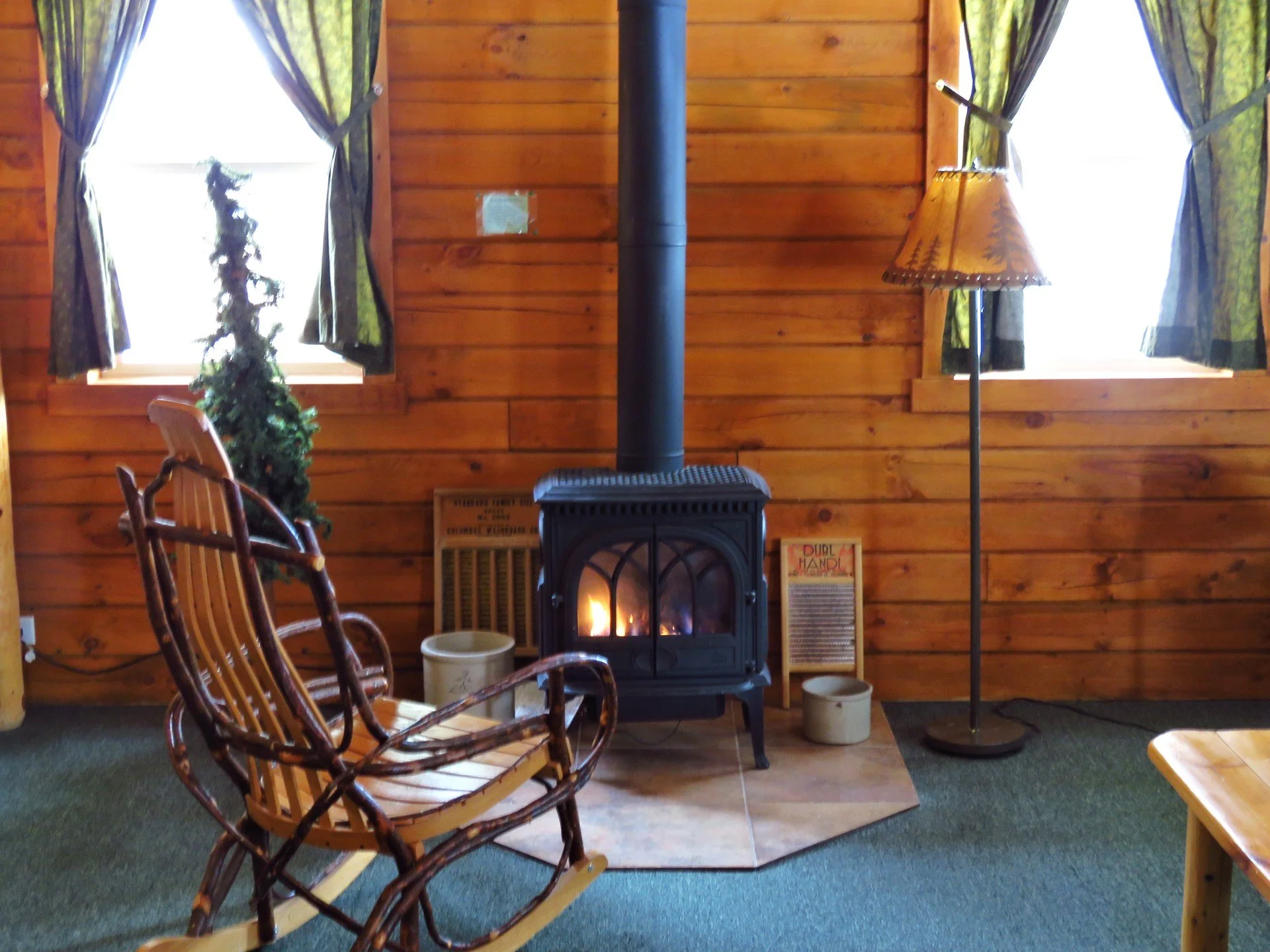 Log Cabin INT 02.jpg