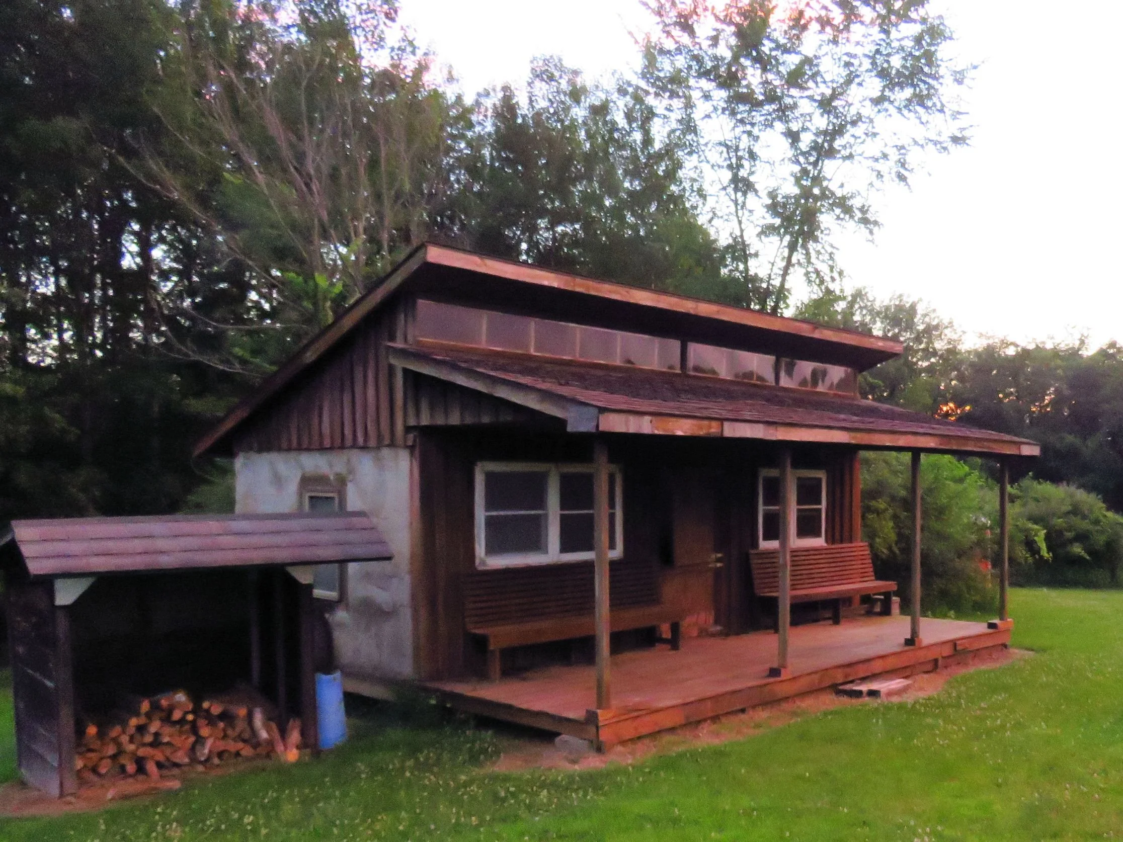 Strawbale Cabin (Blufftop) 01.jpg