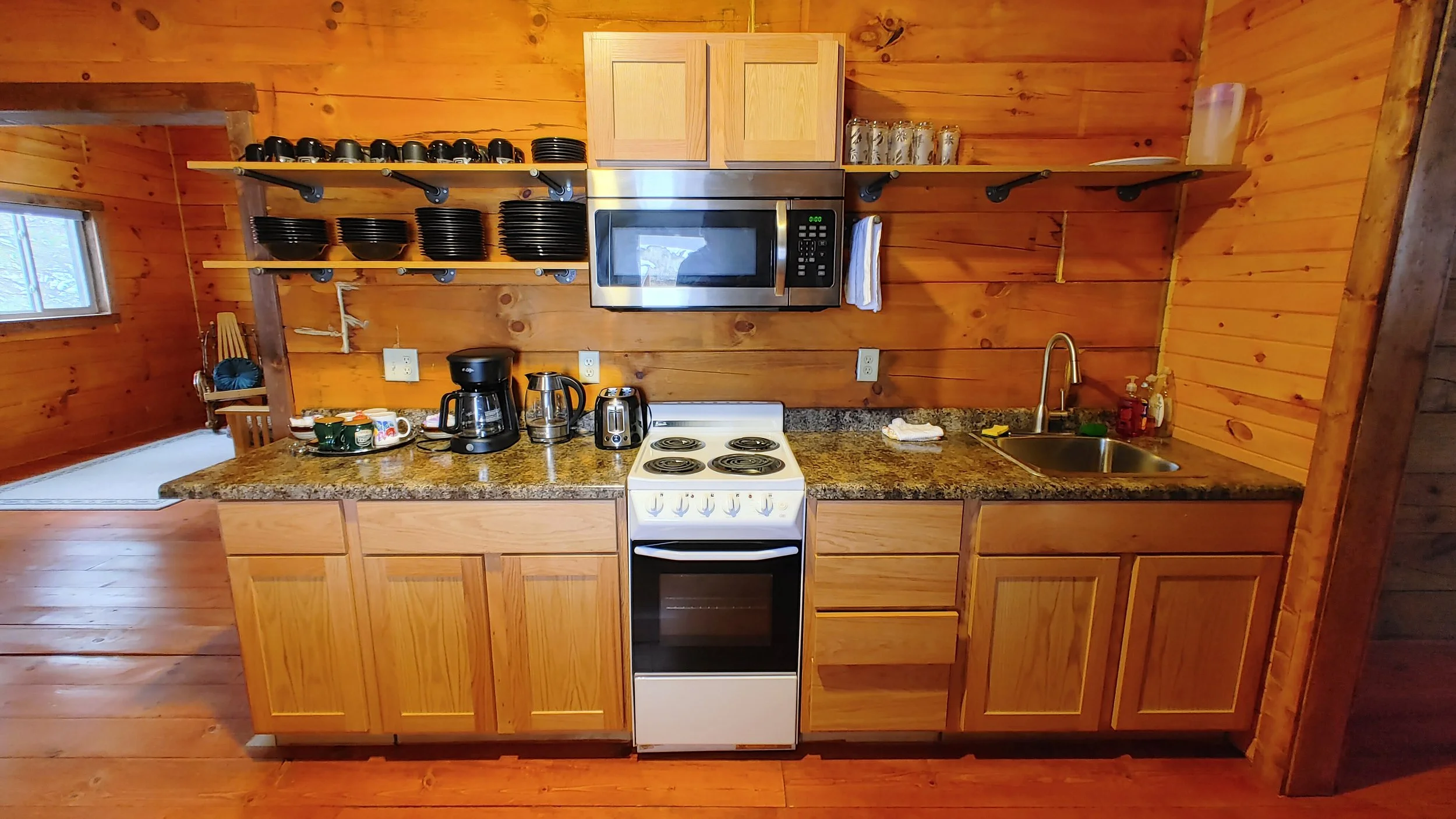 SP Log House 11 kitchen GOOD.jpg