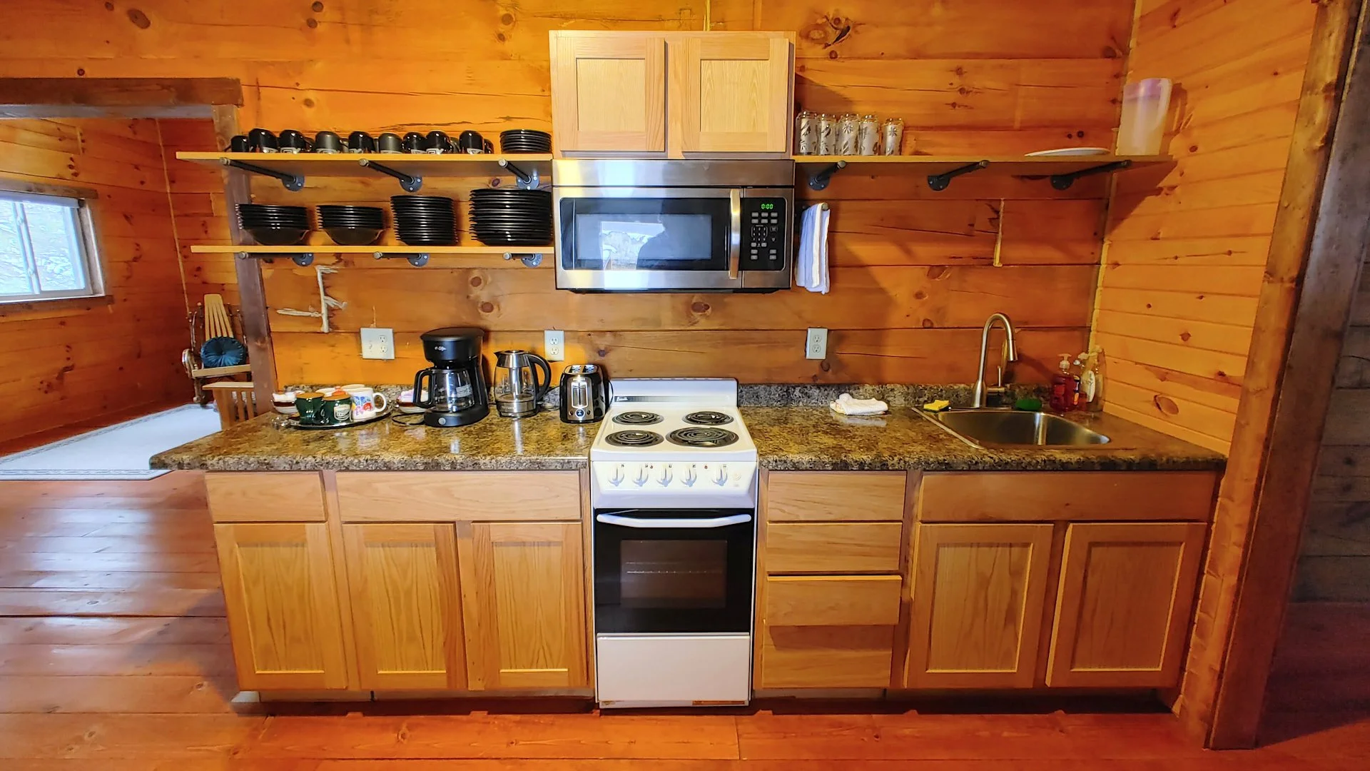 St Paul Log House 03 kitchen.jpg