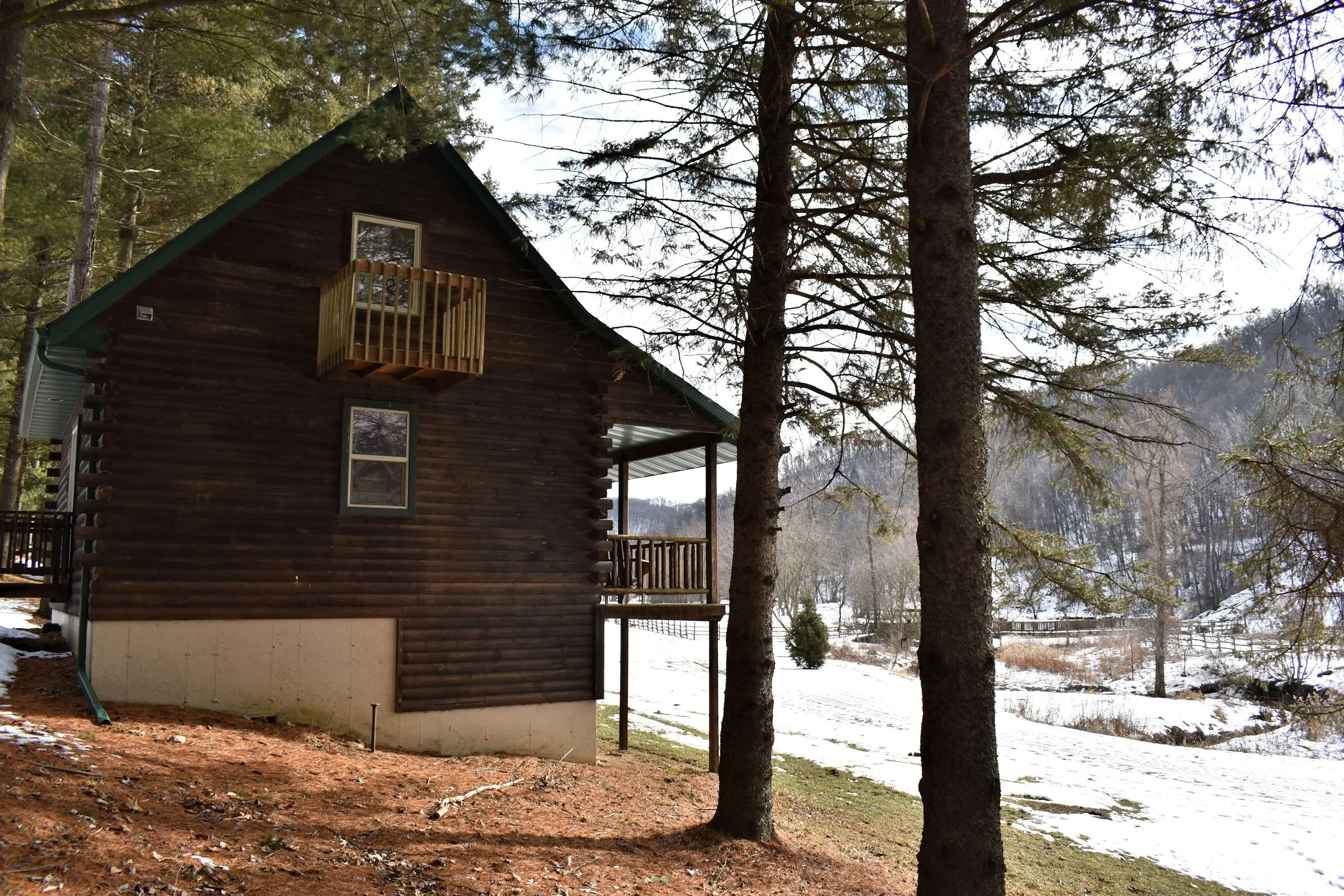 Log Cabin OUTSIDE-WINTER 01.jpg