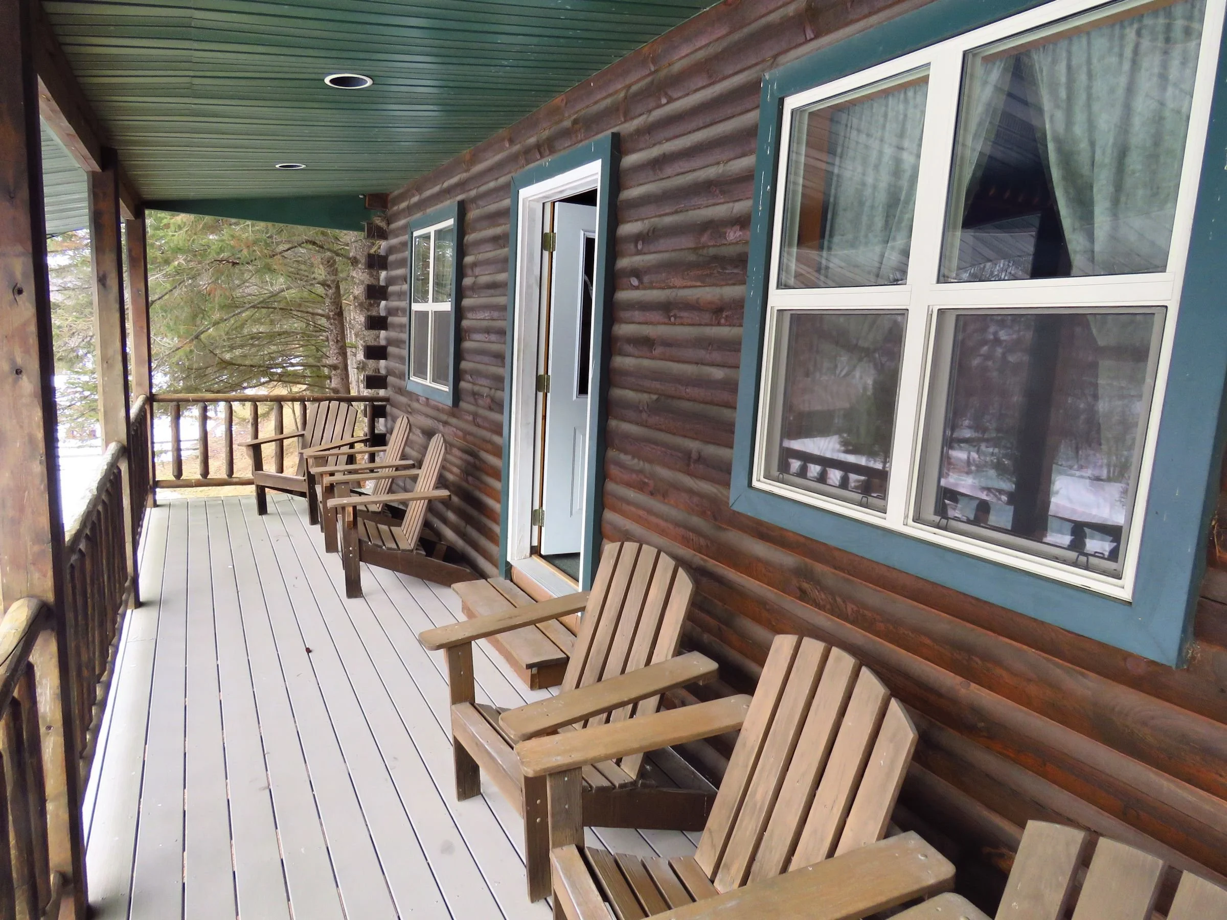 Log Cabin OUTSIDE 04 porch.jpg