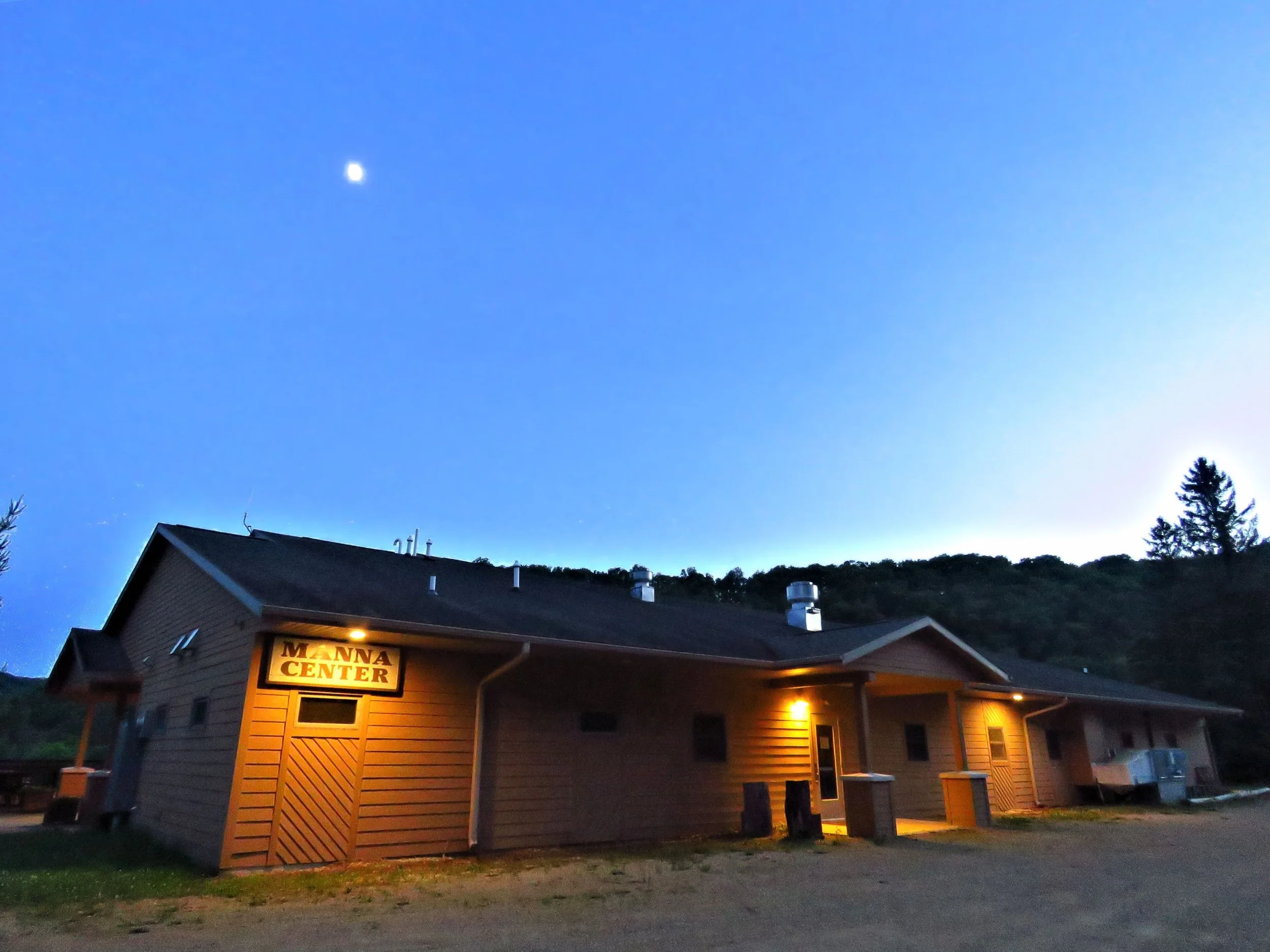 Manna Center - night lights 01.jpg