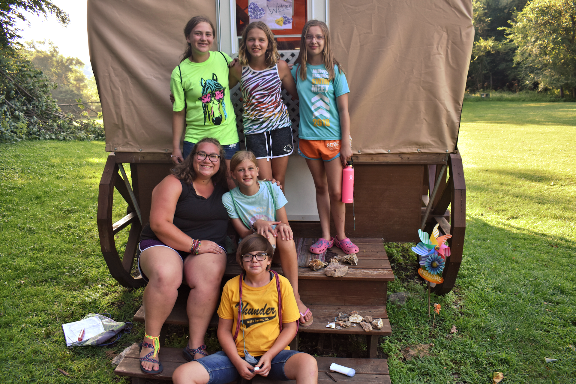 Covered Wagon girls 1As.png