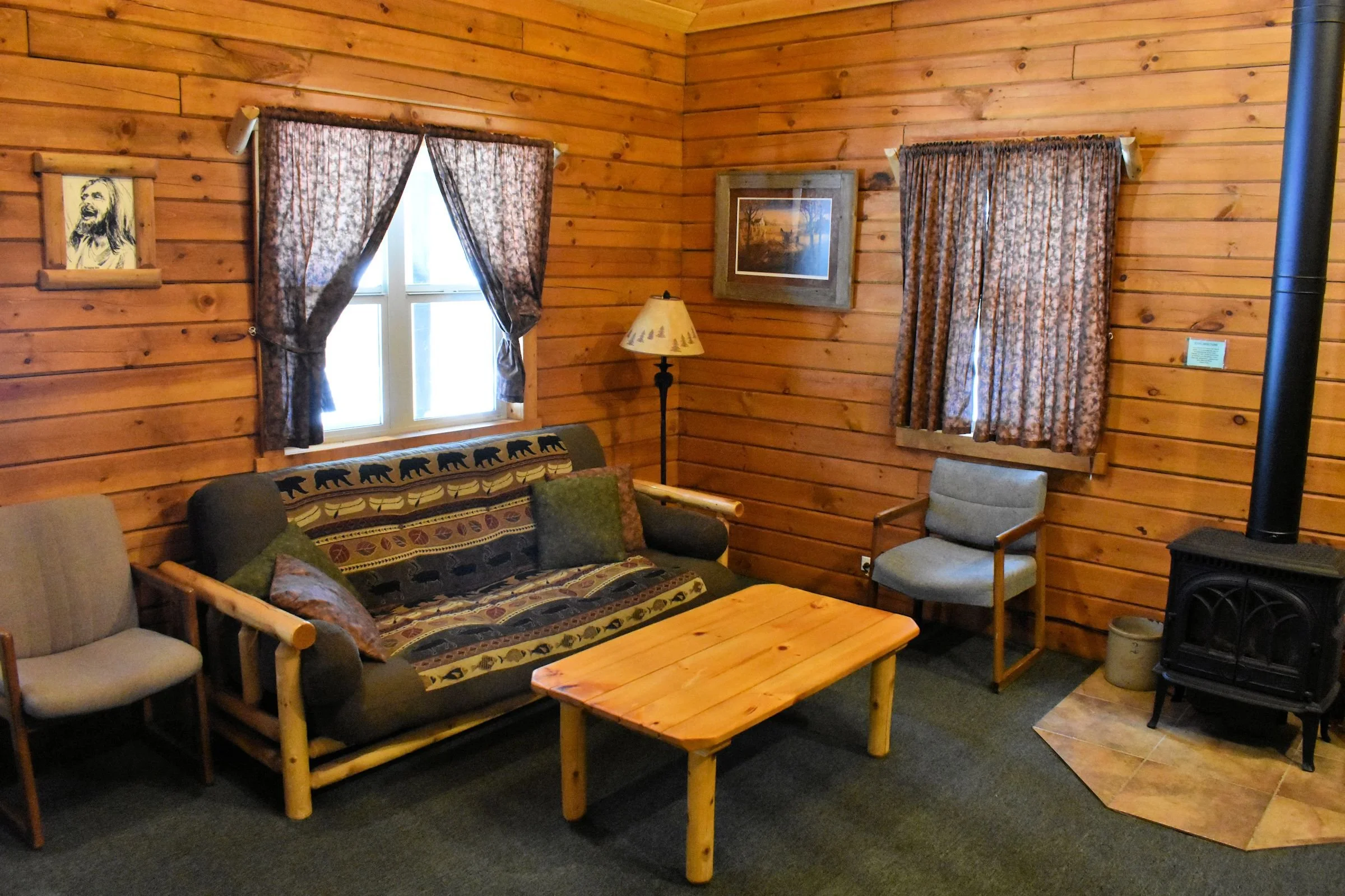Log Cabin INSIDE 02 lounge.jpg