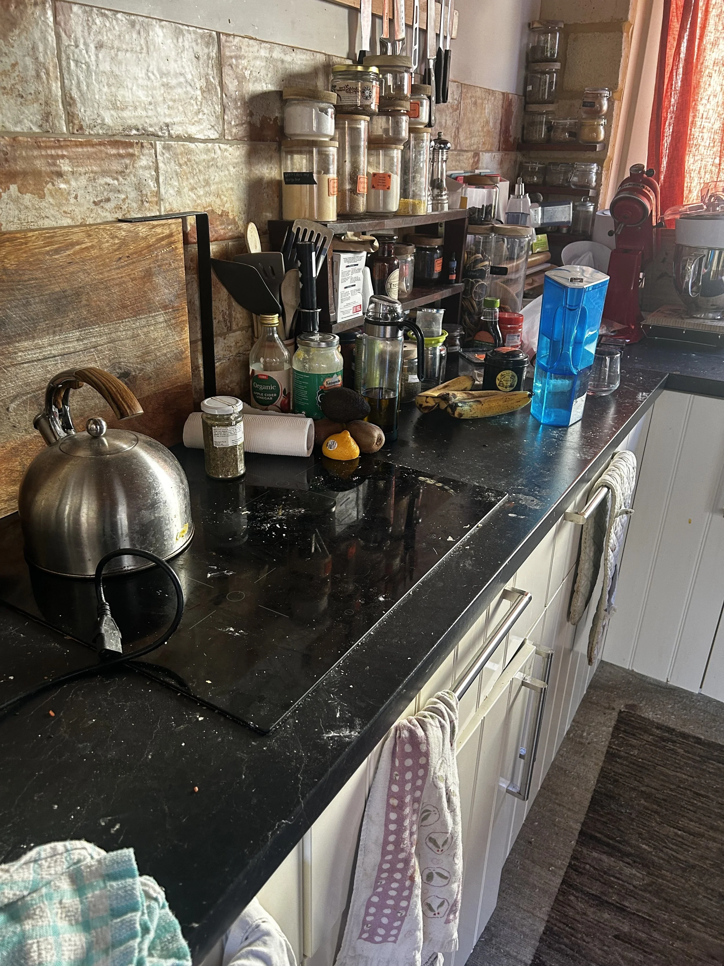 dirty kitchen 