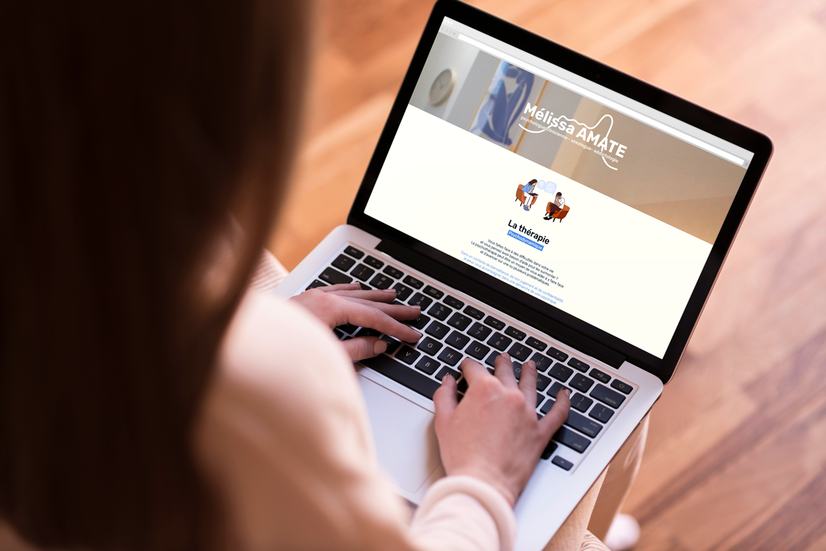 Les avantages de la téléconsultation pour un suivi psychologique. Création d'une identité visuelle et d'une page web pour une psychologue clinicienne, sexologue afin communiquer sur la santé mentale et la téléconsultation.