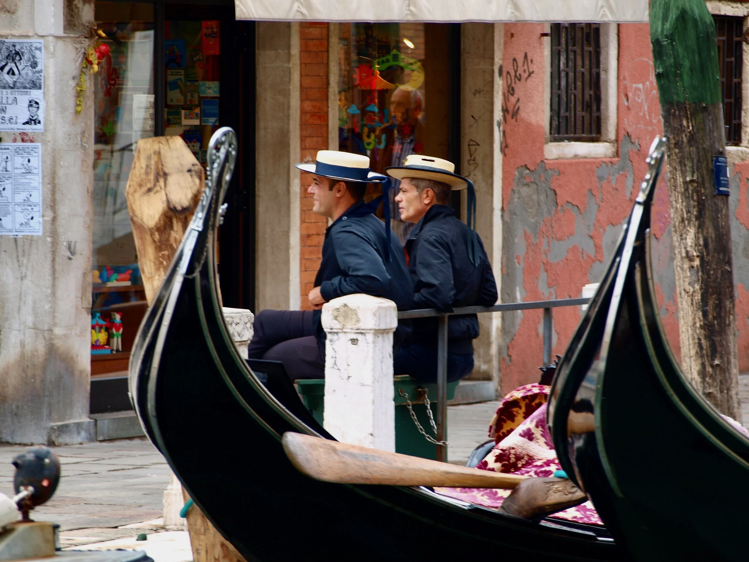 LES GONDOLIERS
