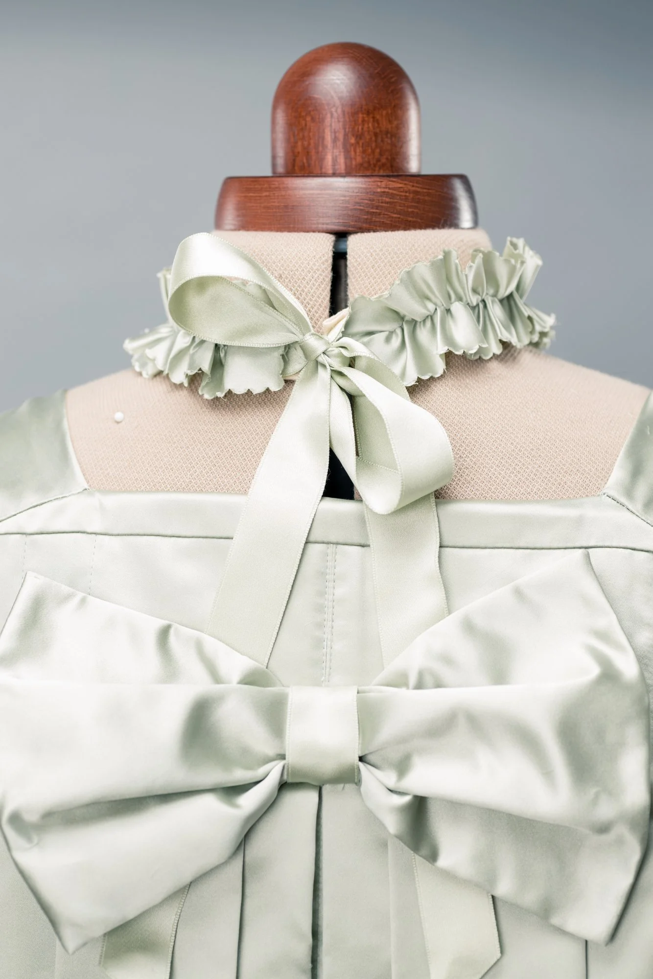 Détails couture dos plis watteaux robe à la française costume historique 18ème siècle rococo