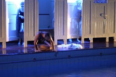 Waterproof.
live art, direction