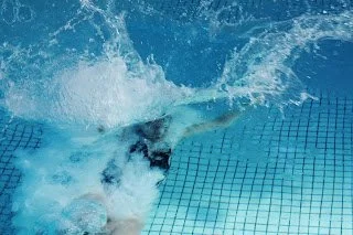 Waterproof.
live art, direction