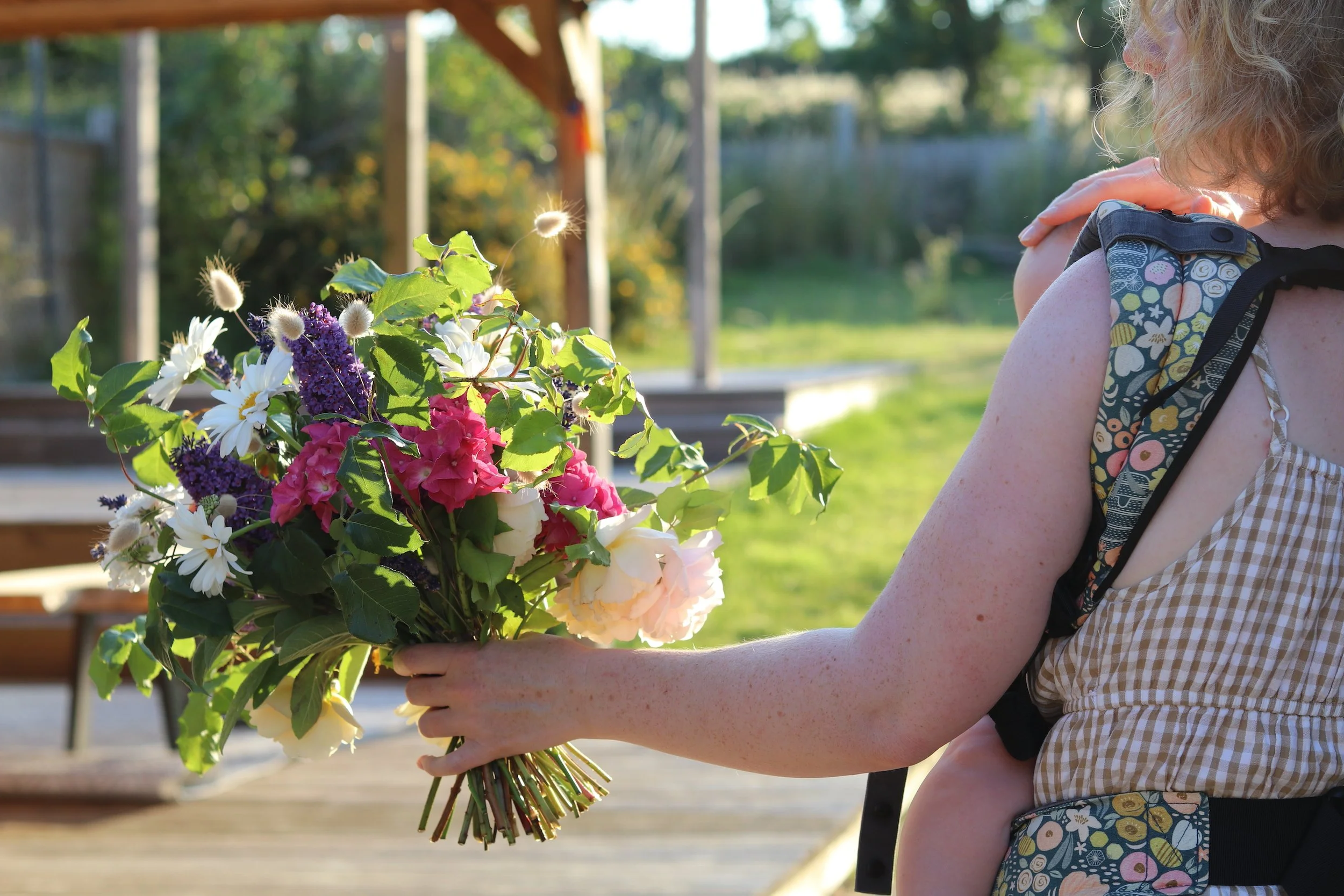 Meg blwm earth and art july wedding bouquet 7.png