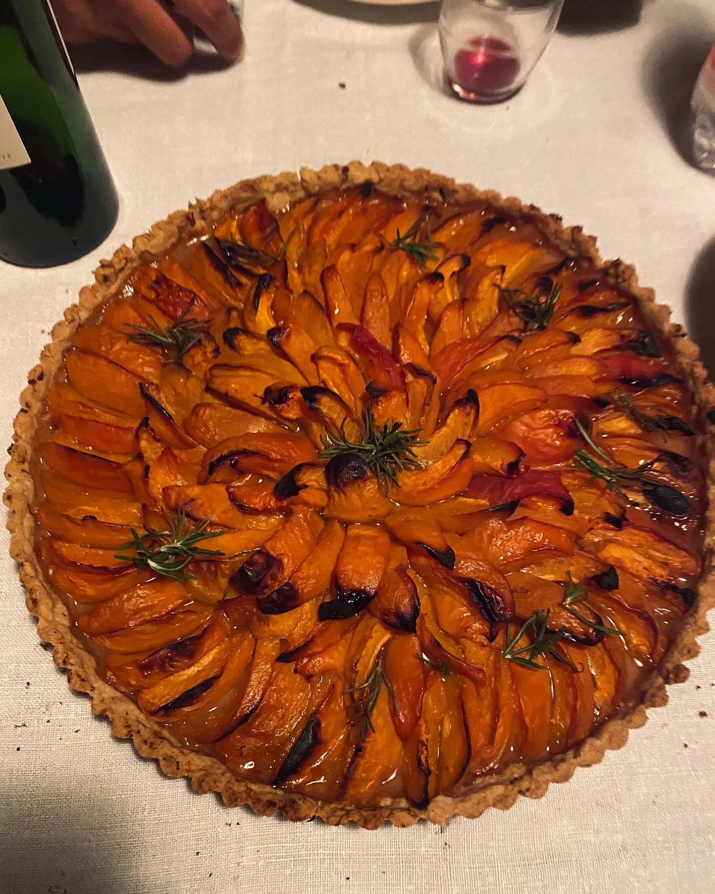 Un d&icirc;ner (en)chant&eacute; &amp; an Apricot tart 🍑