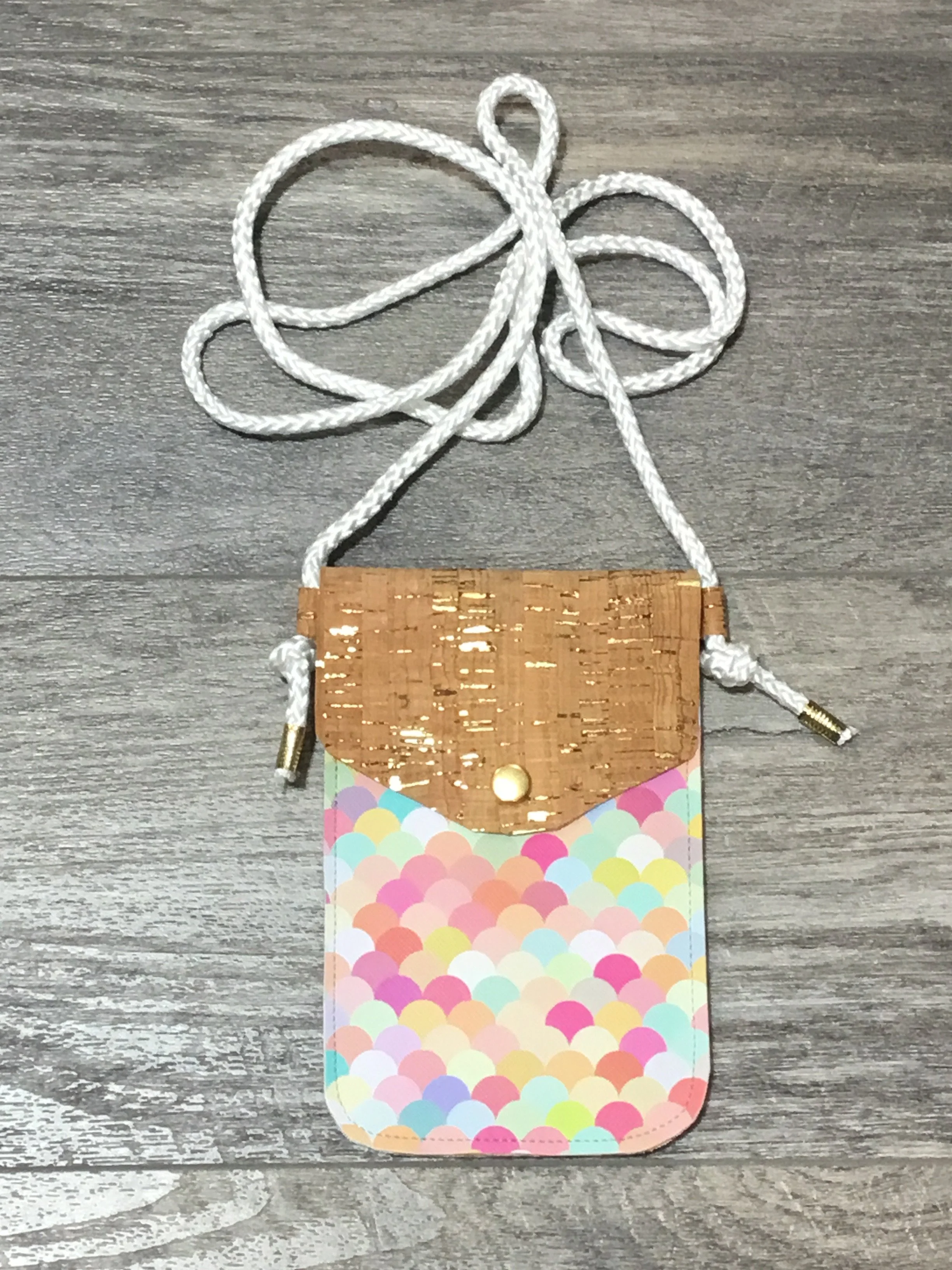 Cork-Classic Scallop Crossbody