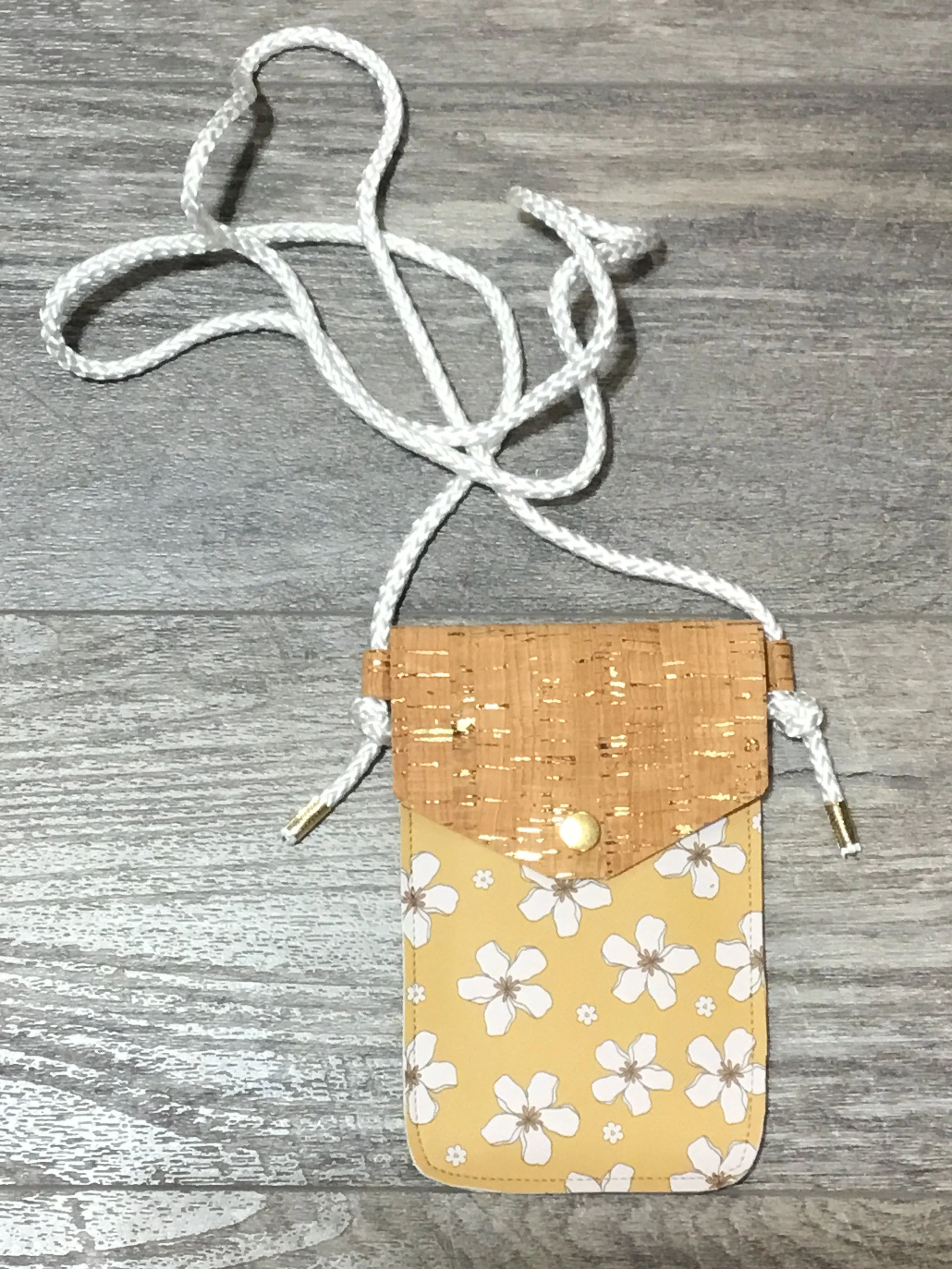 Daisy Charm Crossbody