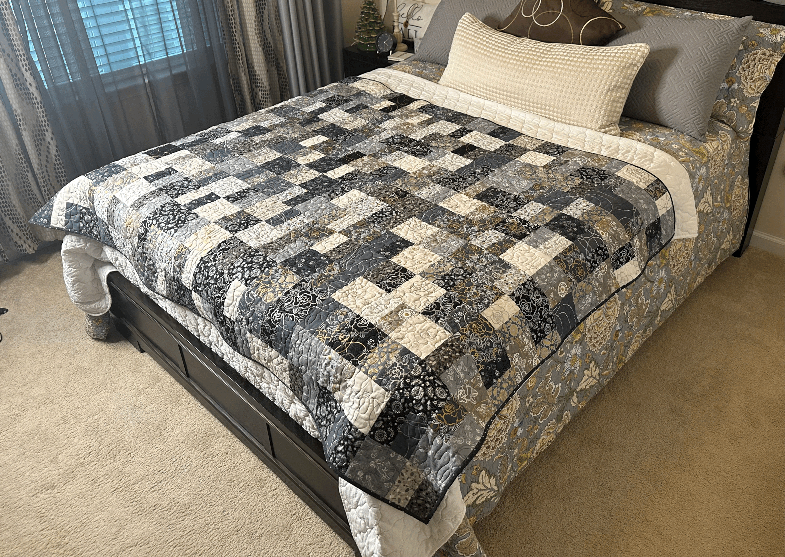 80" x 74" Gold & Silver Stone Window Quilt