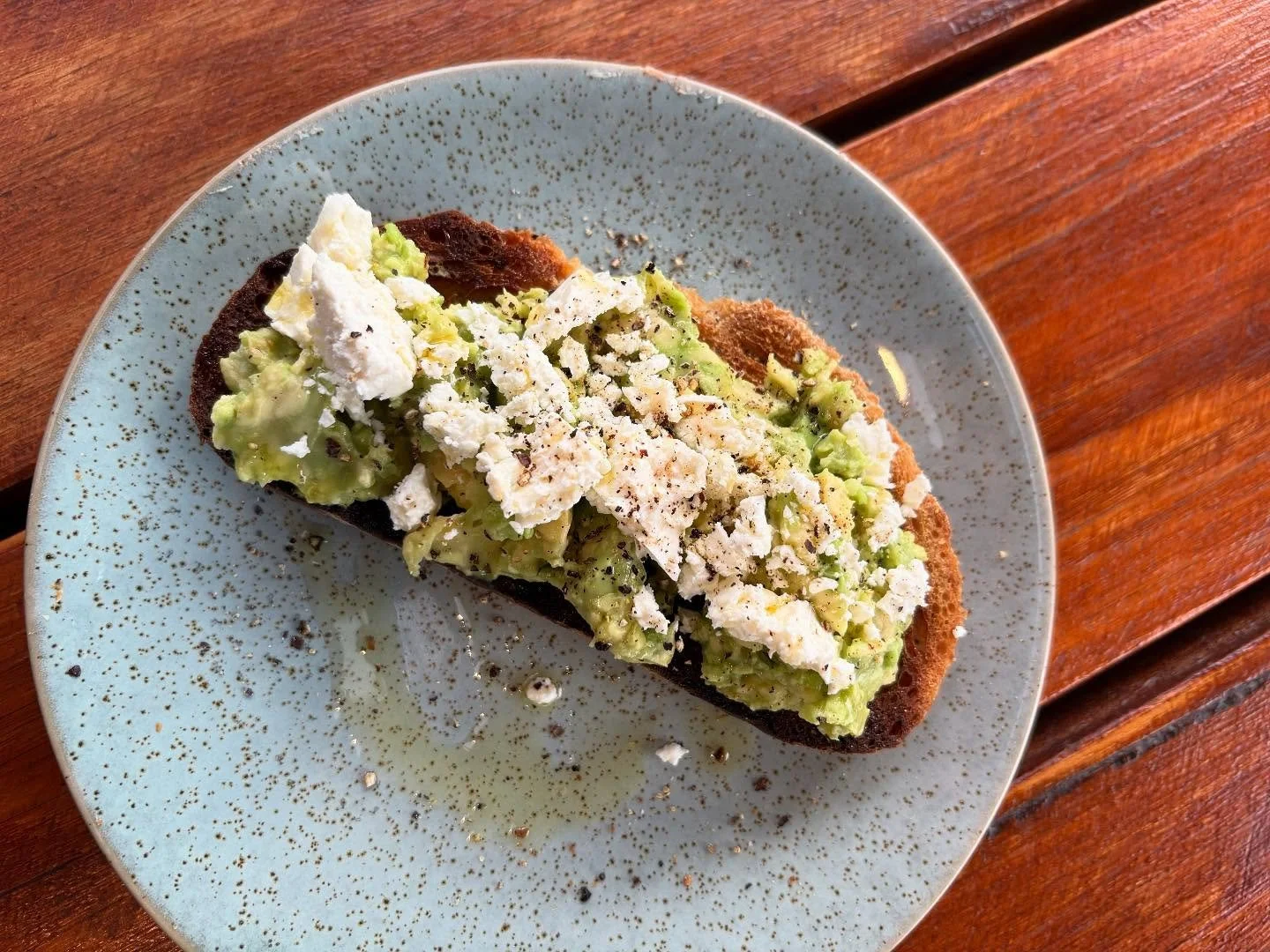Simple but delicious right!? Toast any way you like it @louttitbaybakery - smashed avo and feta on our rye sourdough  #lorne #surfcoastbakery #lornebakery #visitgreatoceanroad #sourdough #bakedfresh @lovelorne