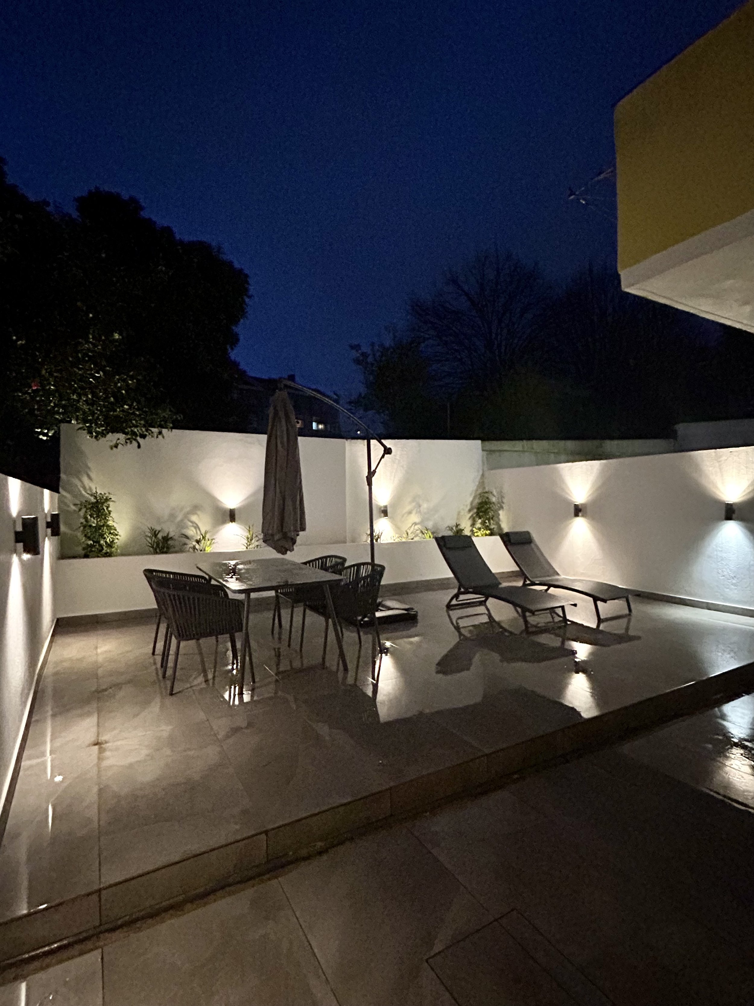 TERRAÇO COM ILUMINAÇÃO FINALIZADO