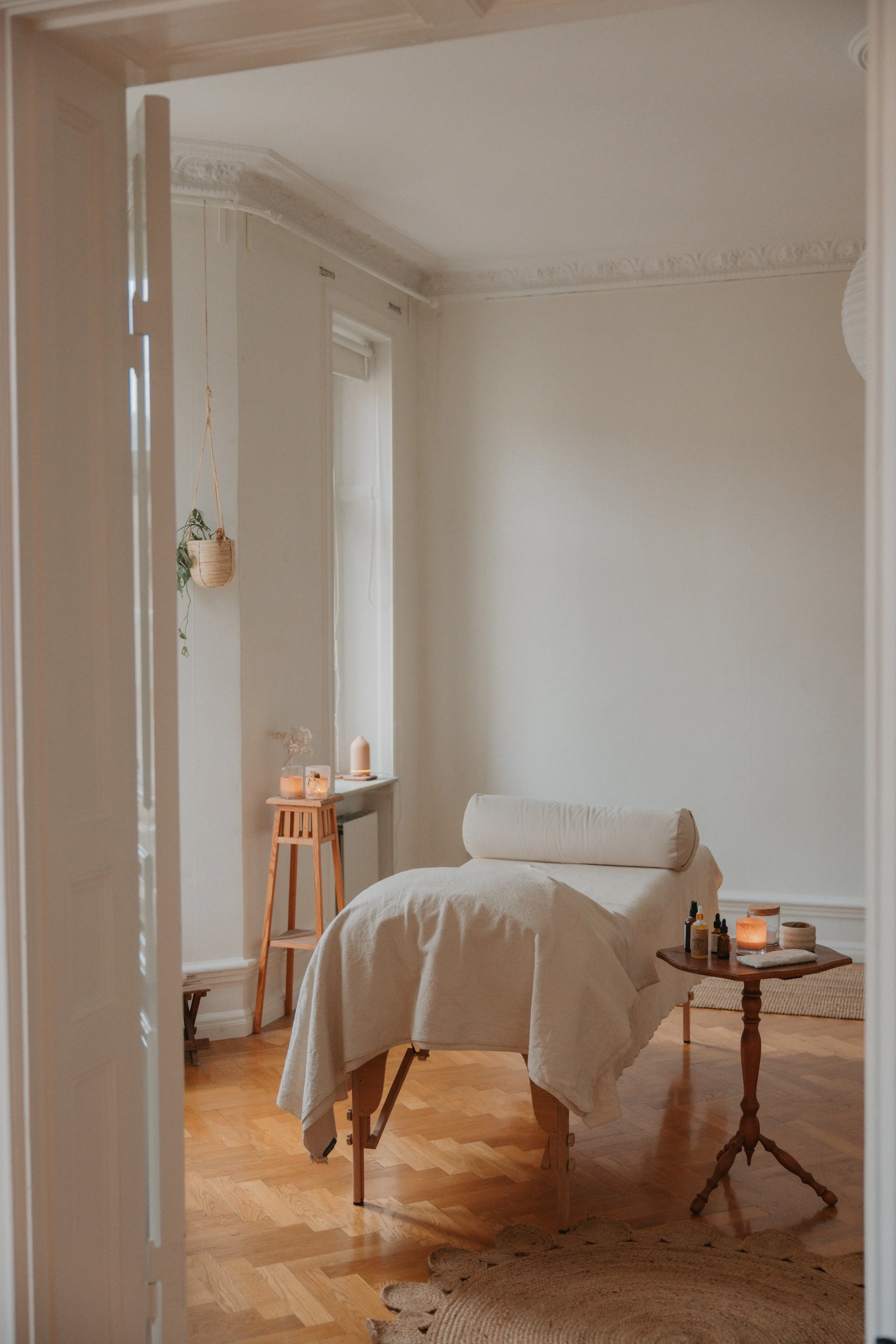 Liv Innergård studio för yoga, reikihealing, handtydning, handläsning, ansiktsmassage