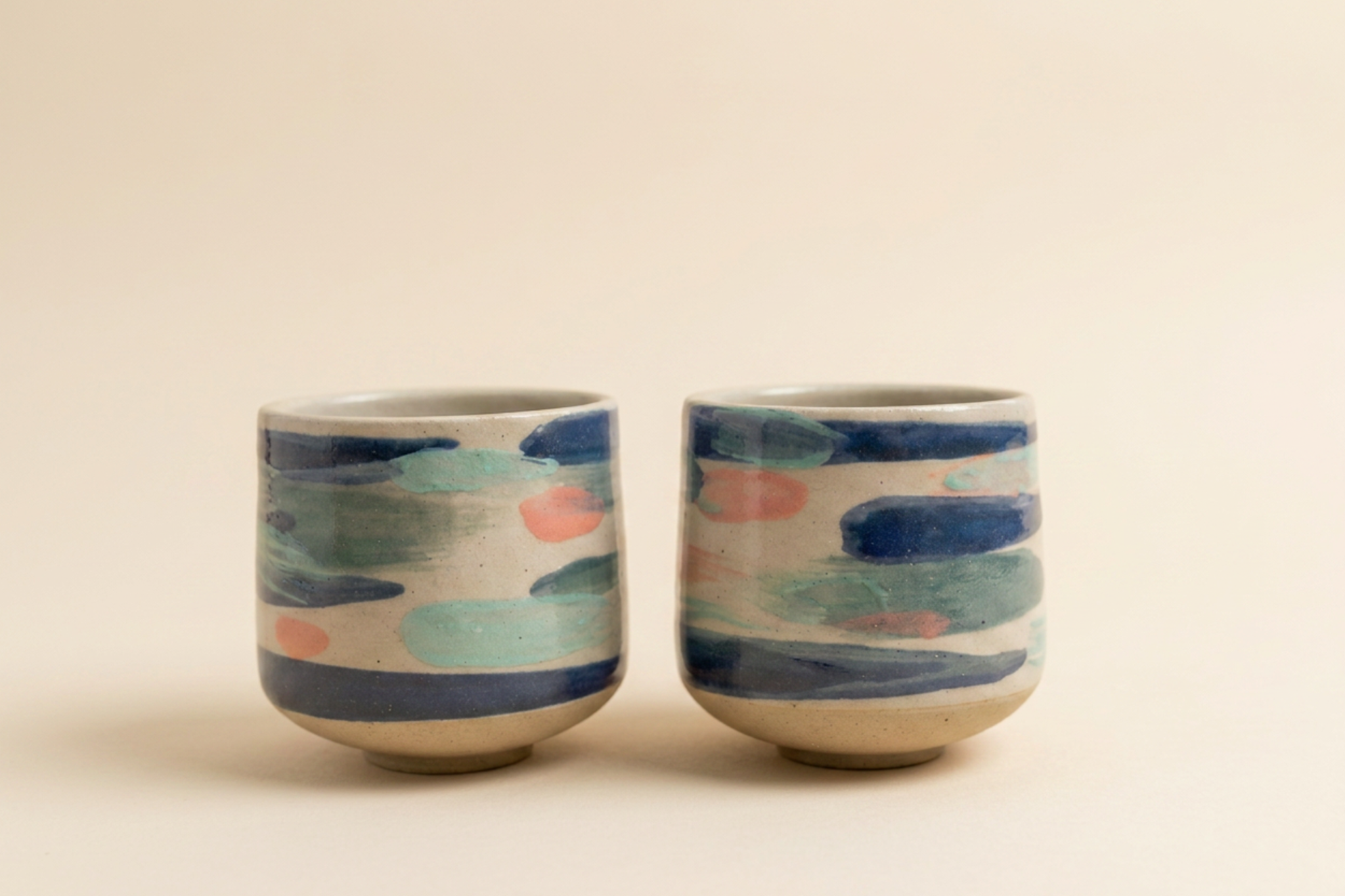 Tasse en grès blanc "Paysage"
Dimensions : 7cm ∅ x 7,5cm ↑
Lave vaisselle : ✔️
Micro ondes : ✔️
Entièrement façonnée à la main, de légères variations de couleur et/ou taille peuvent apparaître sur les pièces d'une même série.
Usage alimentaire et/ou 