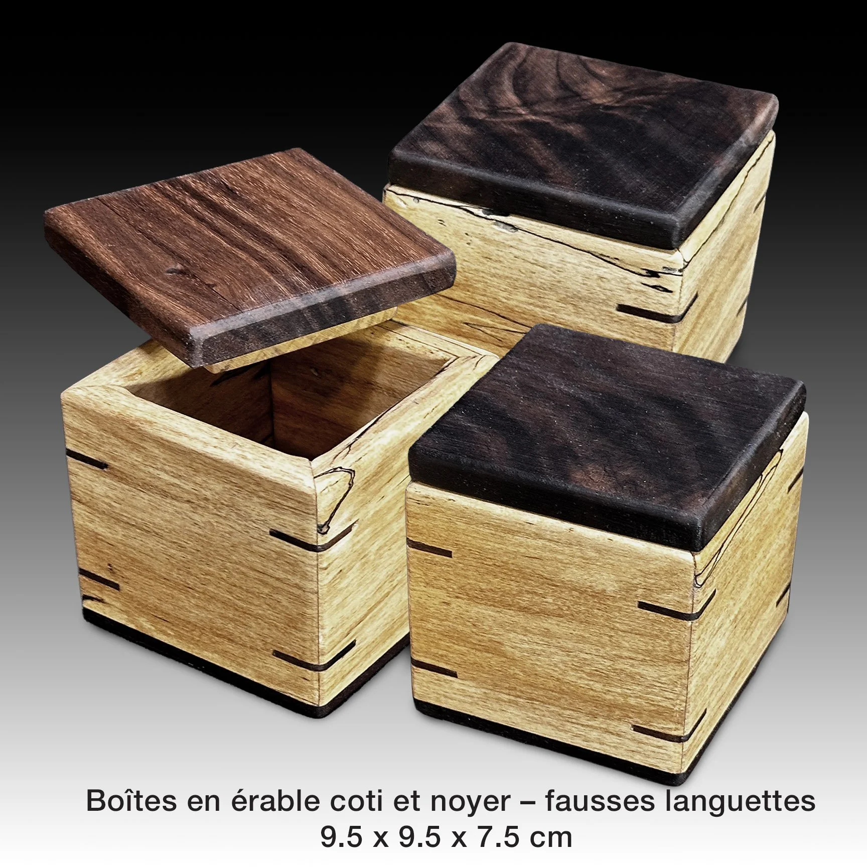 Petites boîtes en bois pour épices, thé, sel. Small wood boxes with spline joints for spices, tea or salt.