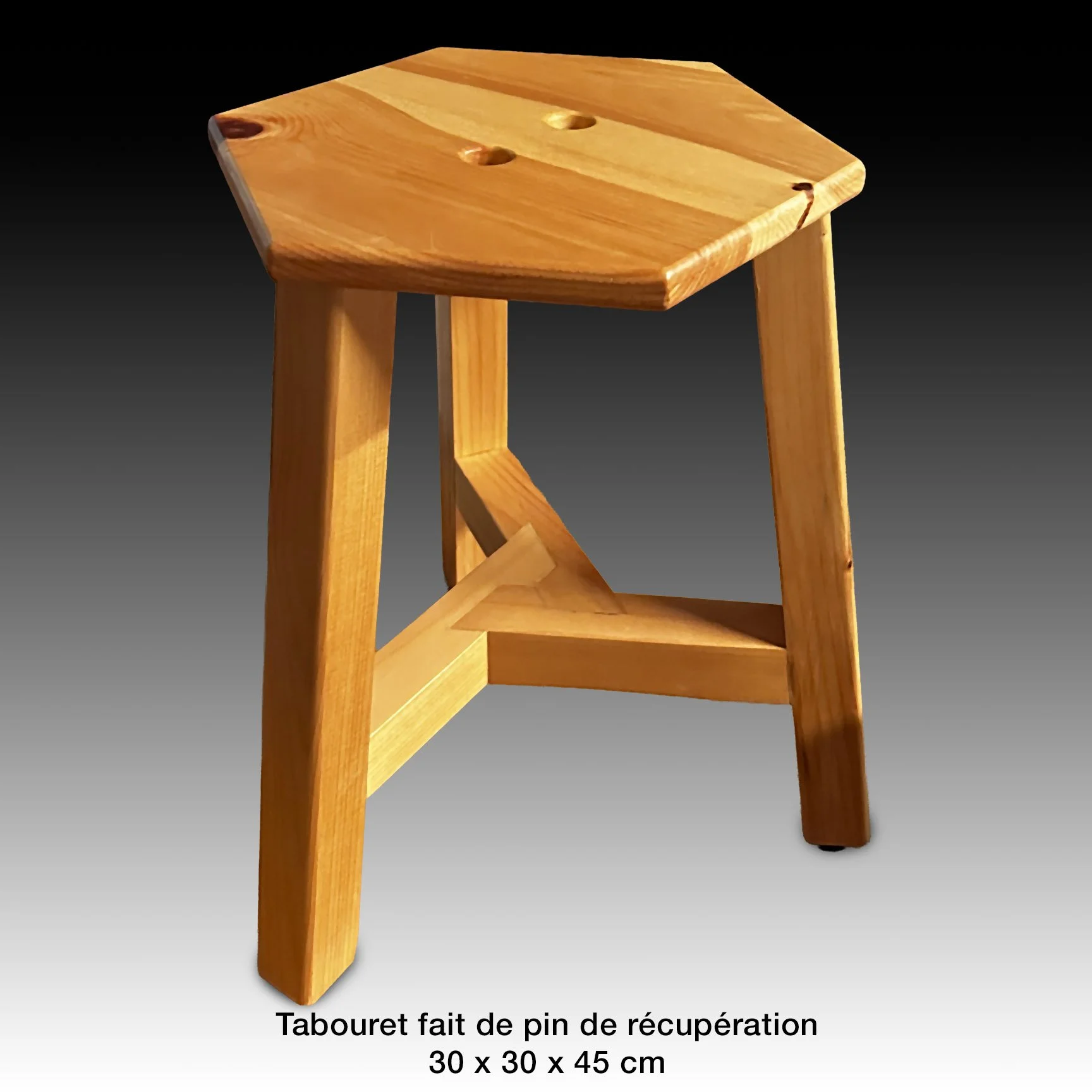 Tabouret à trois pattes - three-legged stool