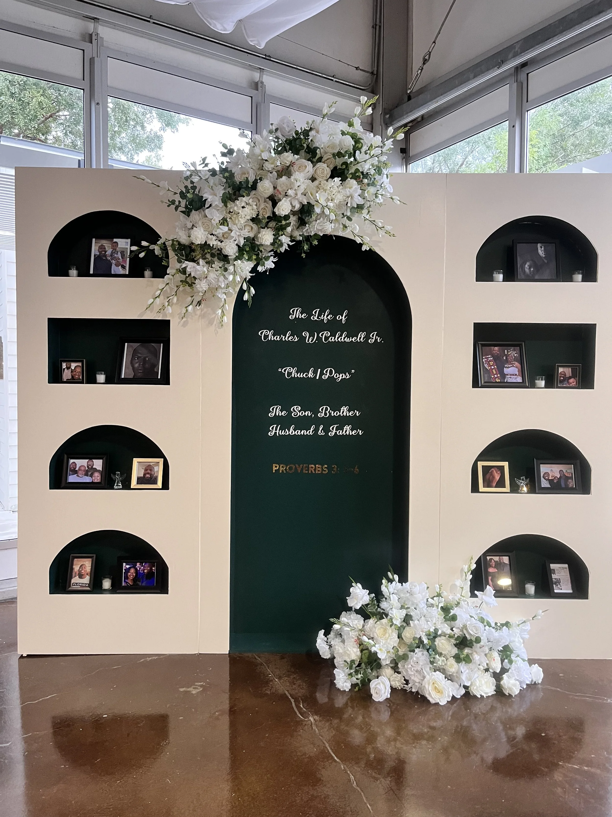 Moet Shelf Set