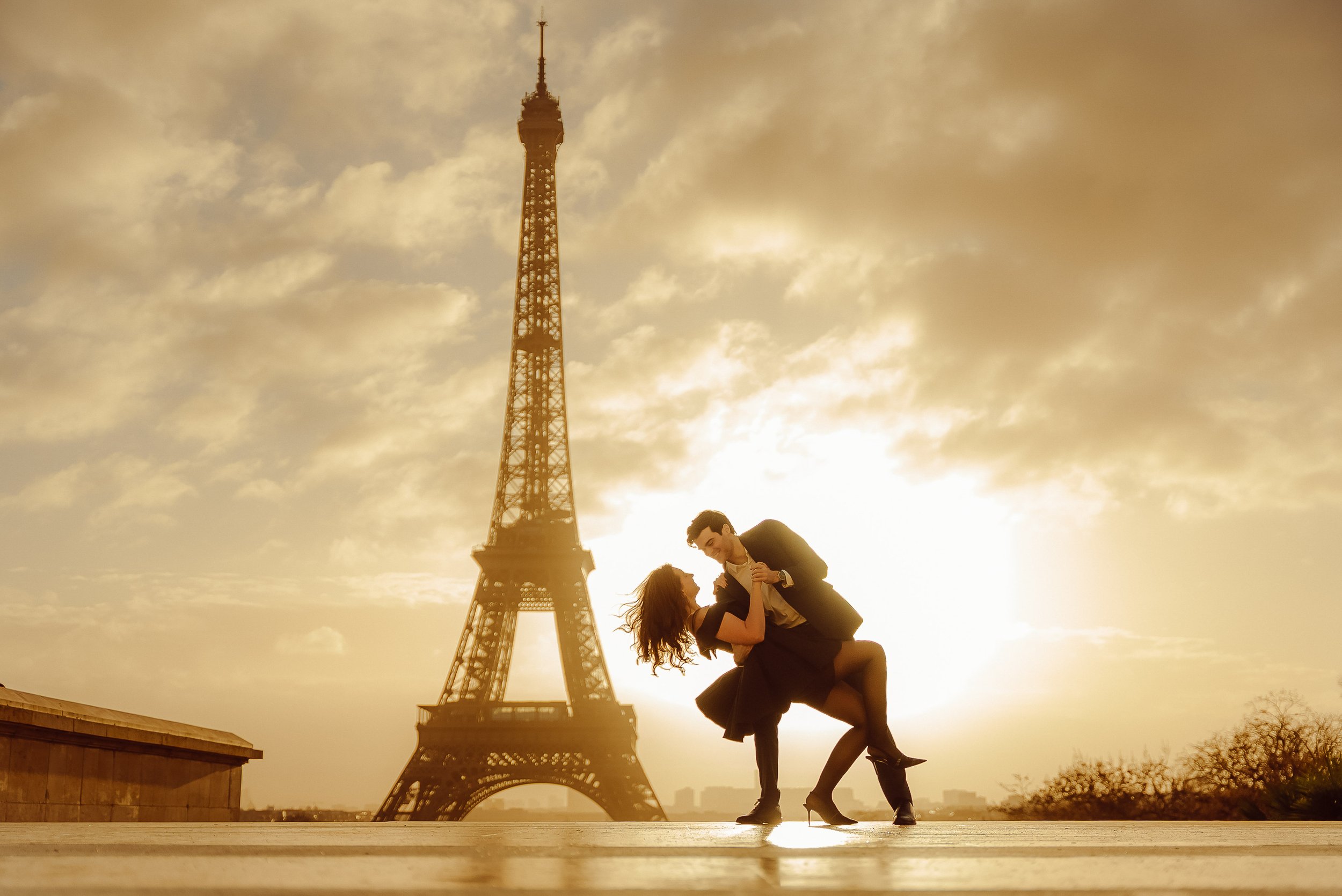 Paris, Eiffel tower, street photoshoot, couple, photo in Paris