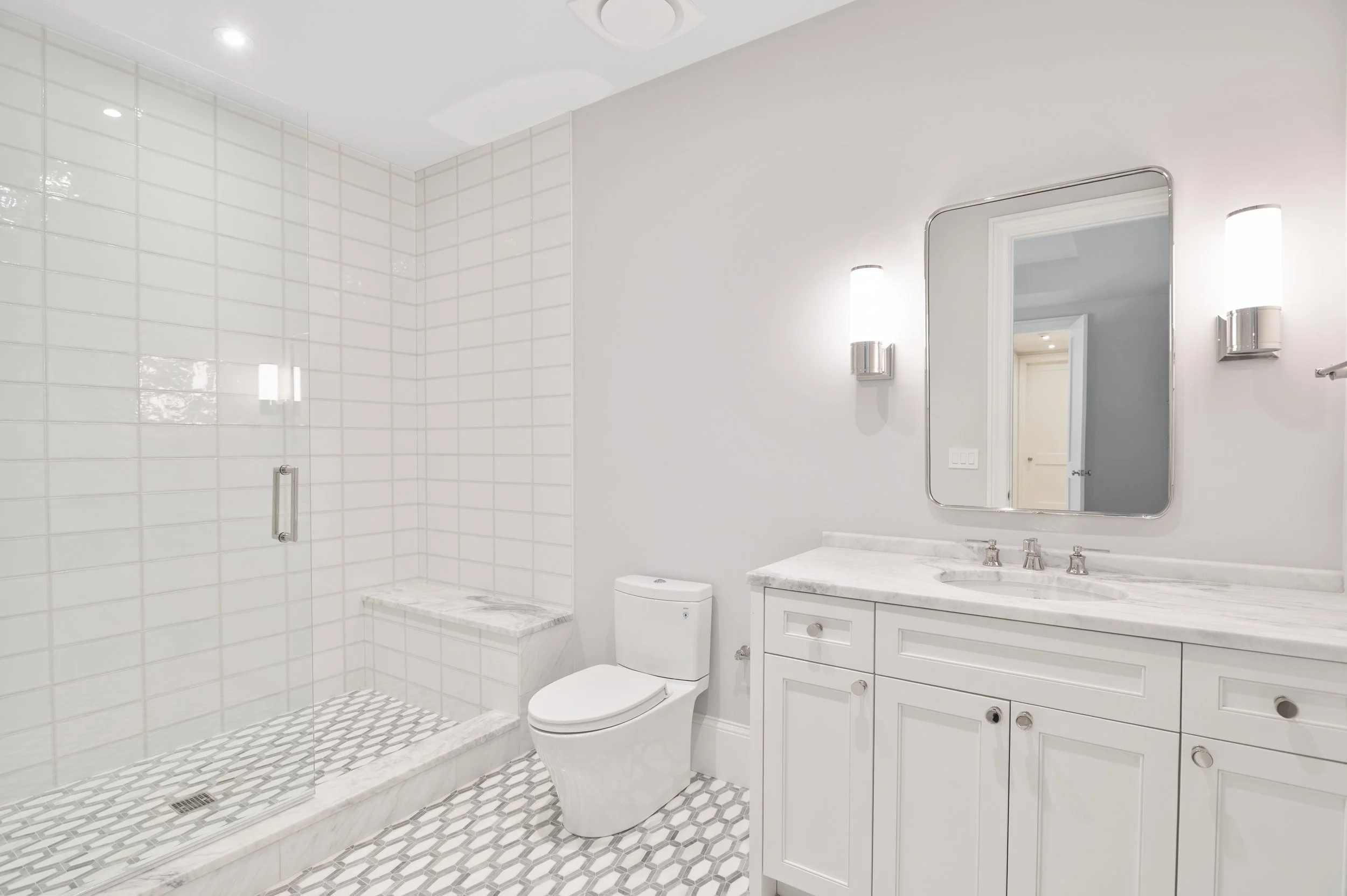 35-Lower Level Ensuite.jpg
