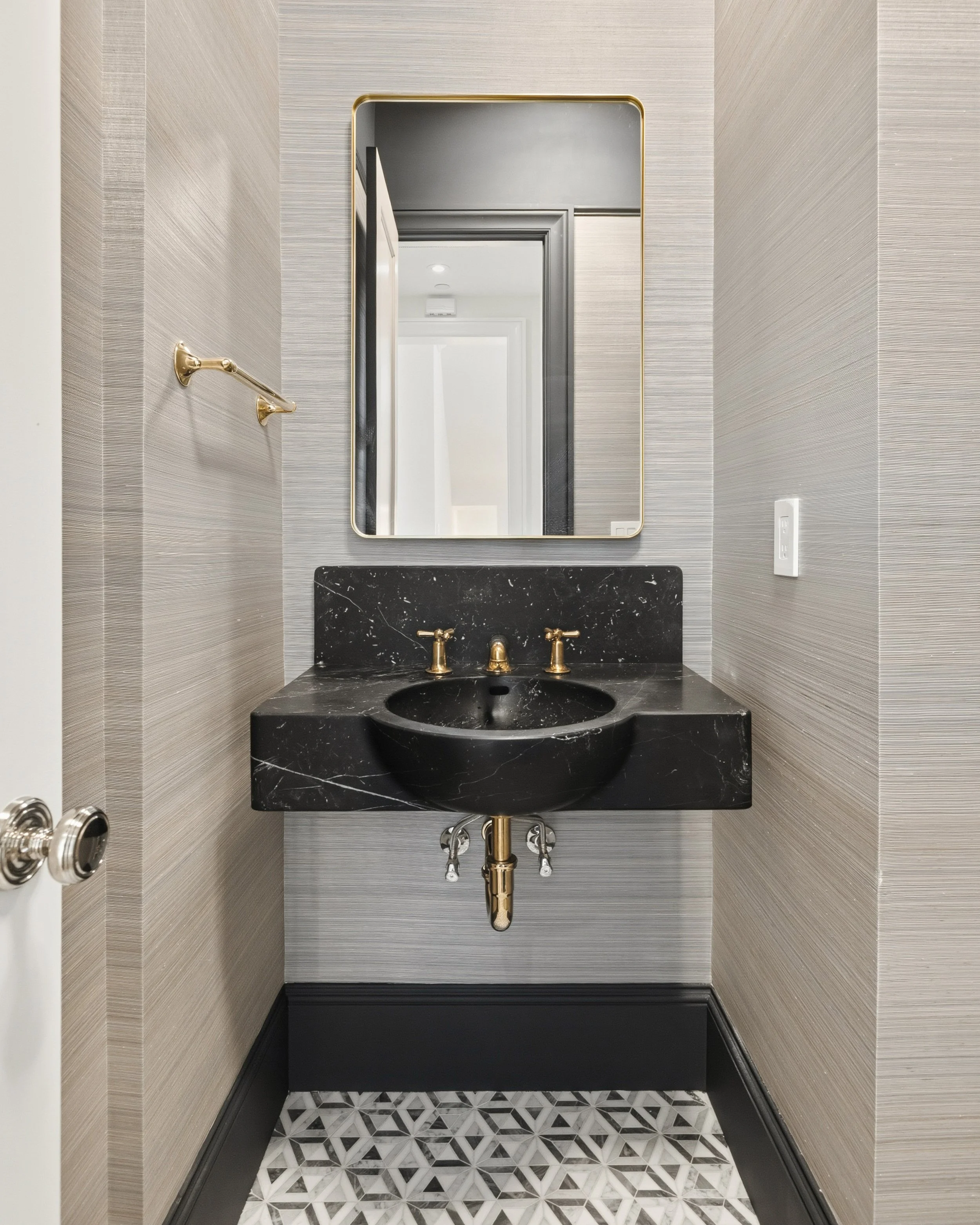 15-Powder Room.jpg