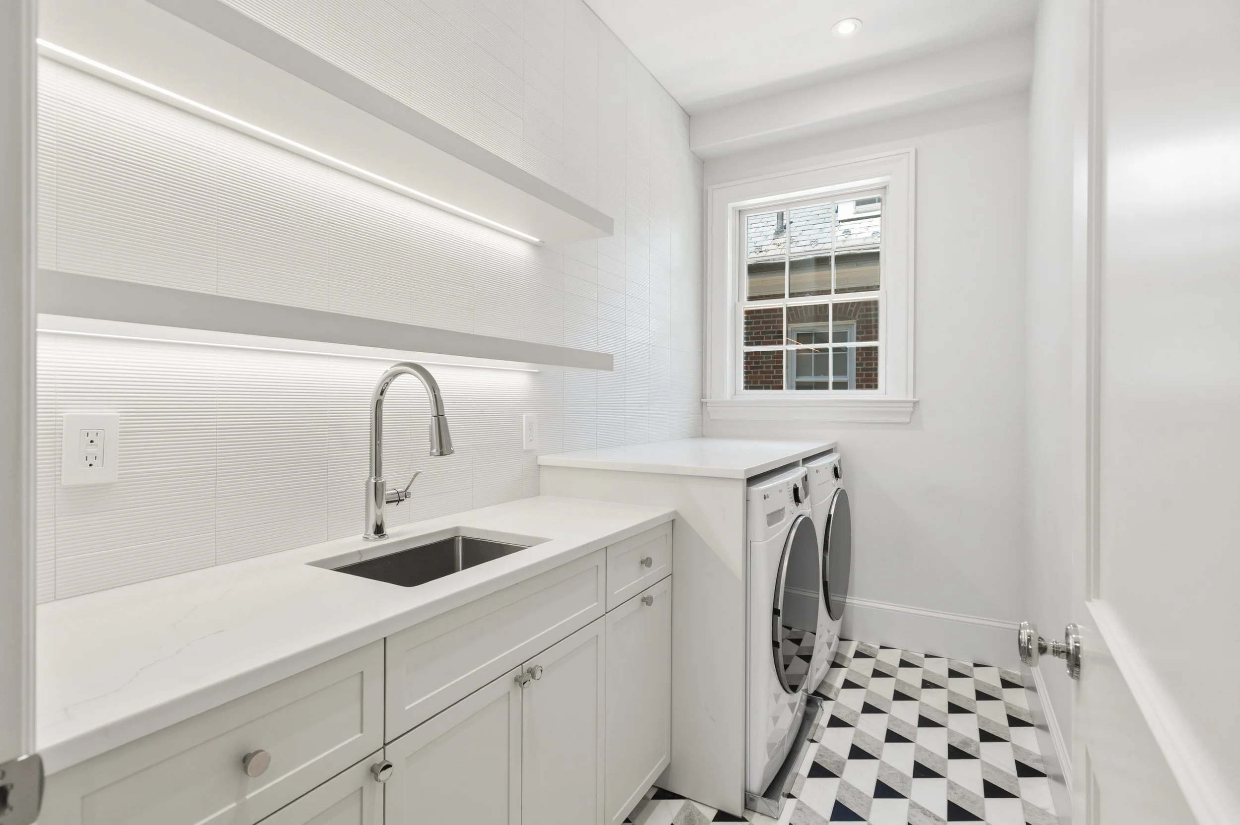 27-Upstairs Laundry Room.jpg