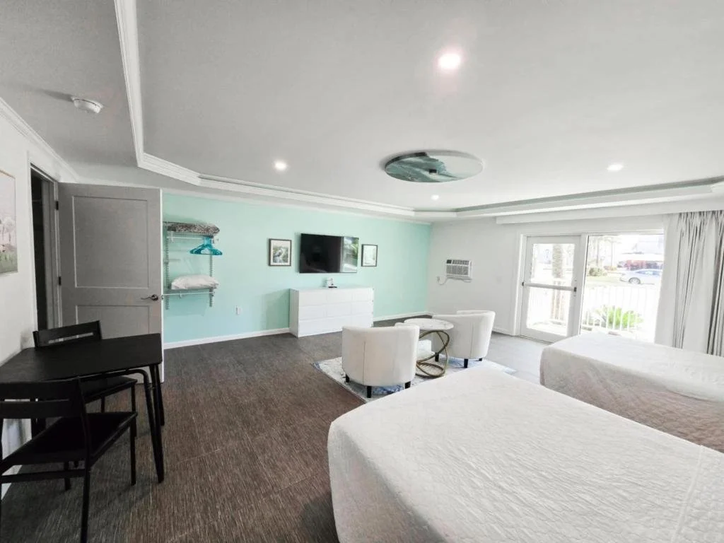 Big Spacious Hotel Rooms Island House Resort Hotel
