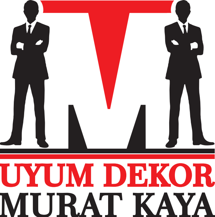 İki erkek, kışlastıklı kıyafetler giymiş ve kolları çapraz biçimde duran, siyah silüetler. Üstte büyük kırmızı "V" şekli ve altındaki metin "UYUM DEKOR MURAT KAYA".