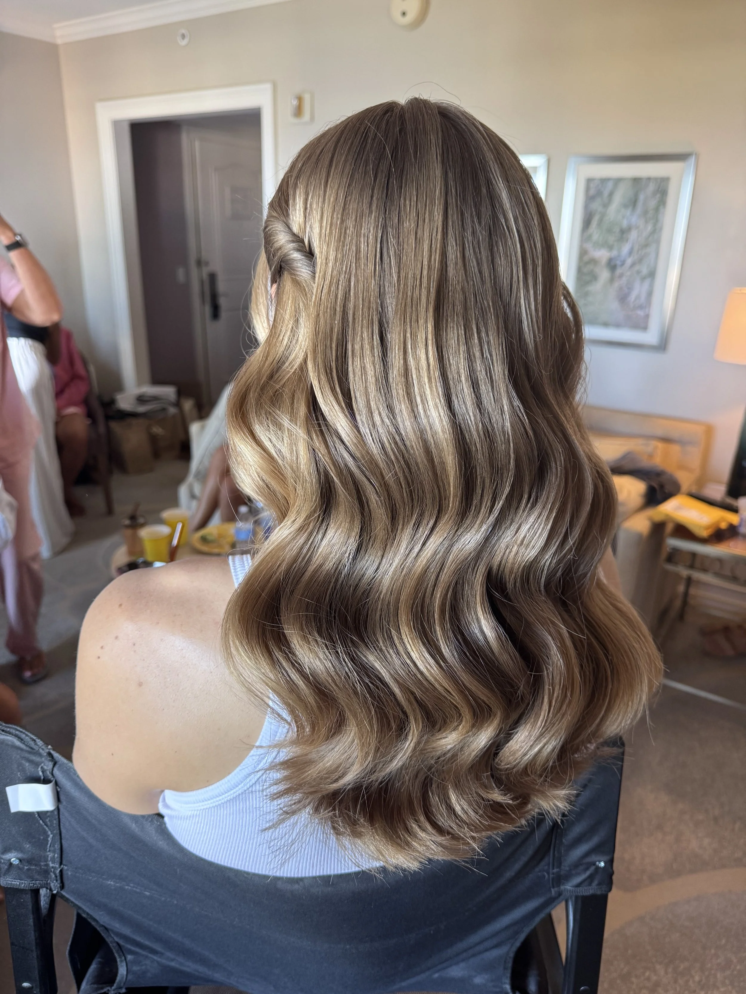 Emily Kyle Beauty, Tampa Bridal Hair and Makeup Artist, Florida Bridal Hair and Makeup, Hollywood Glam Waves, Soft Glam Makeup Artist, Luxury Bridal Beauty, Destination Wedding Hair and Makeup, Tampa Bridal Hair