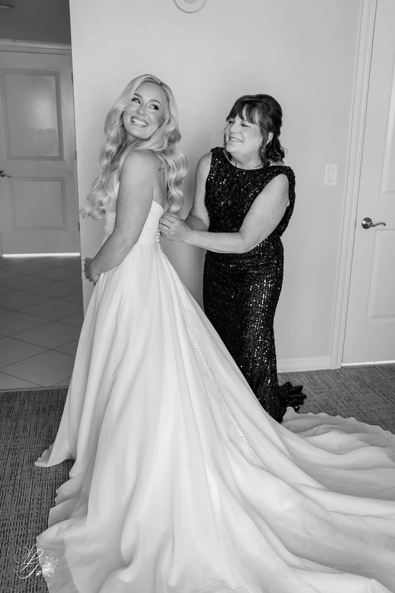 Emily Kyle Beauty, Tampa Bridal Hair and Makeup Artist, Florida Bridal Hair and Makeup, Hollywood Glam Waves, Soft Glam Makeup Artist, Luxury Bridal Beauty, Destination Wedding Hair and Makeup, Tampa Bridal Hair