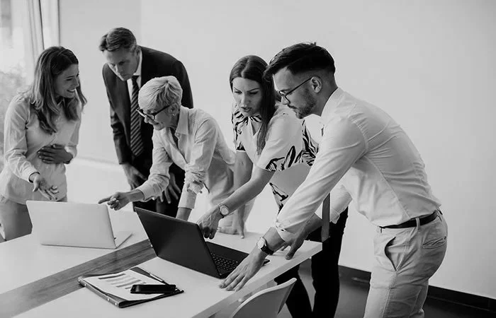 Marketing team collaborating on a data-driven digital marketing strategy, business planning, campaign optimization, lead generation, and long-term business growth.